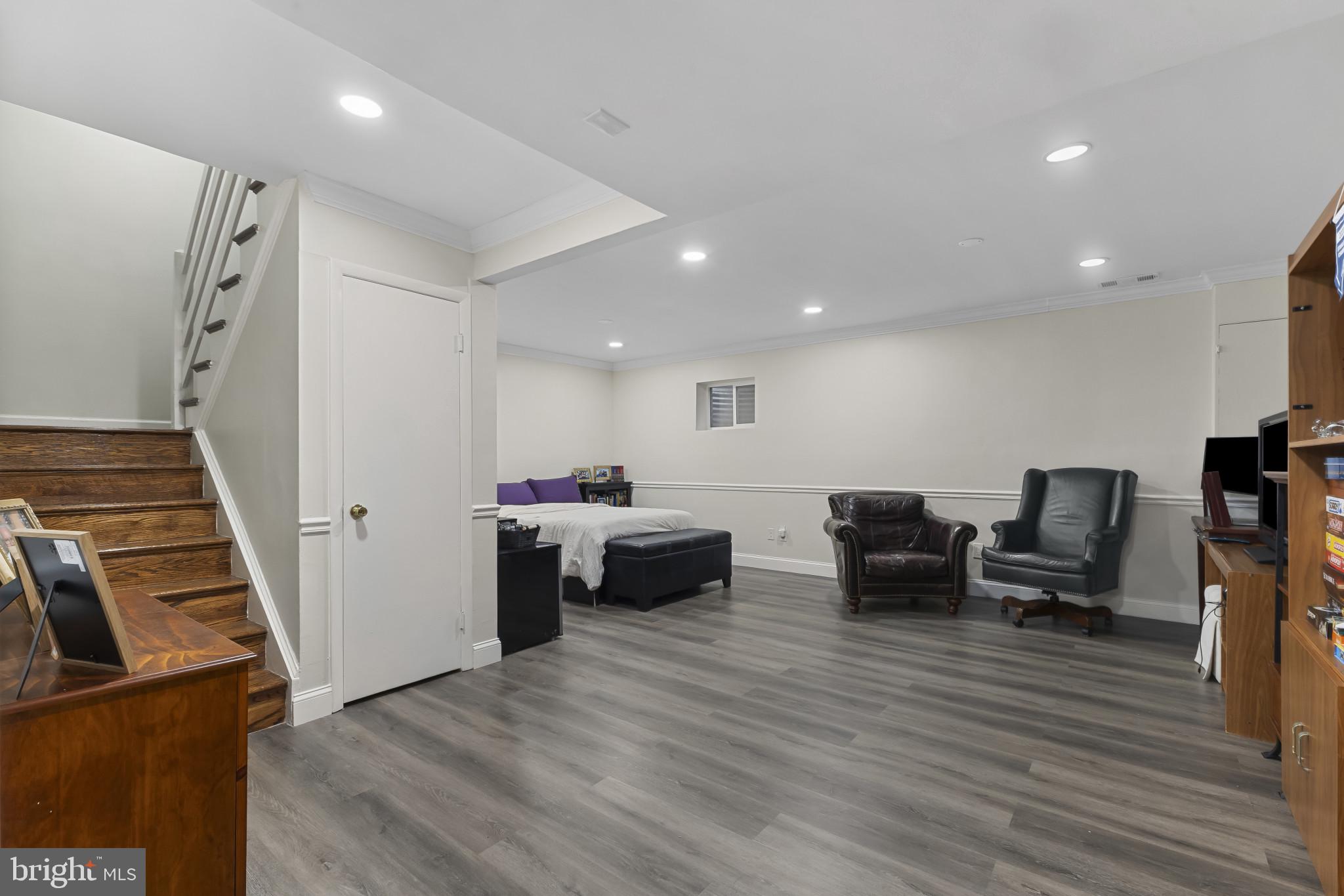 STRATHMEADE SQUARE - Residential