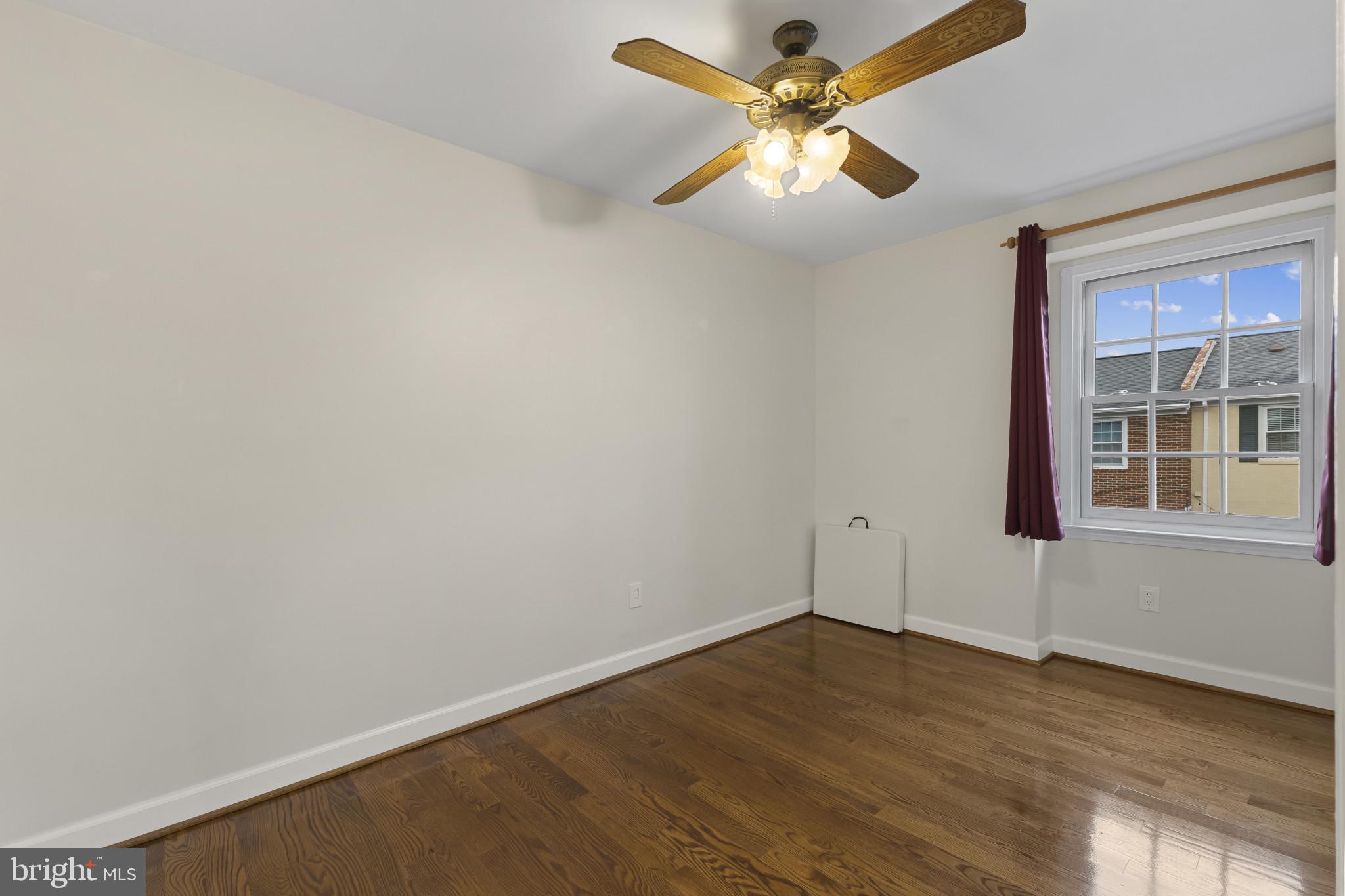 STRATHMEADE SQUARE - Residential