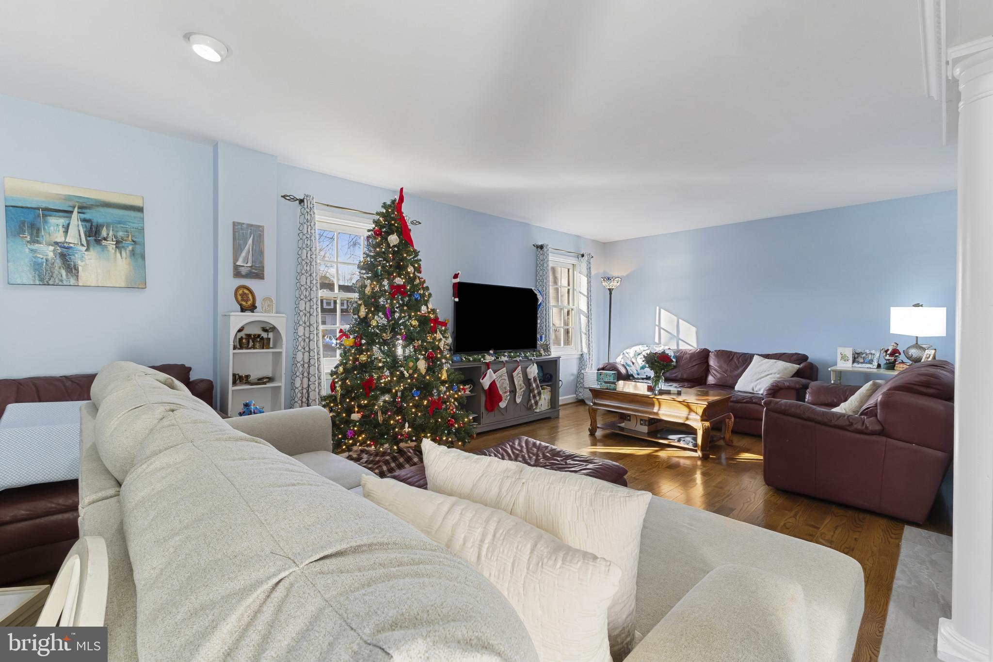 STRATHMEADE SQUARE - Residential