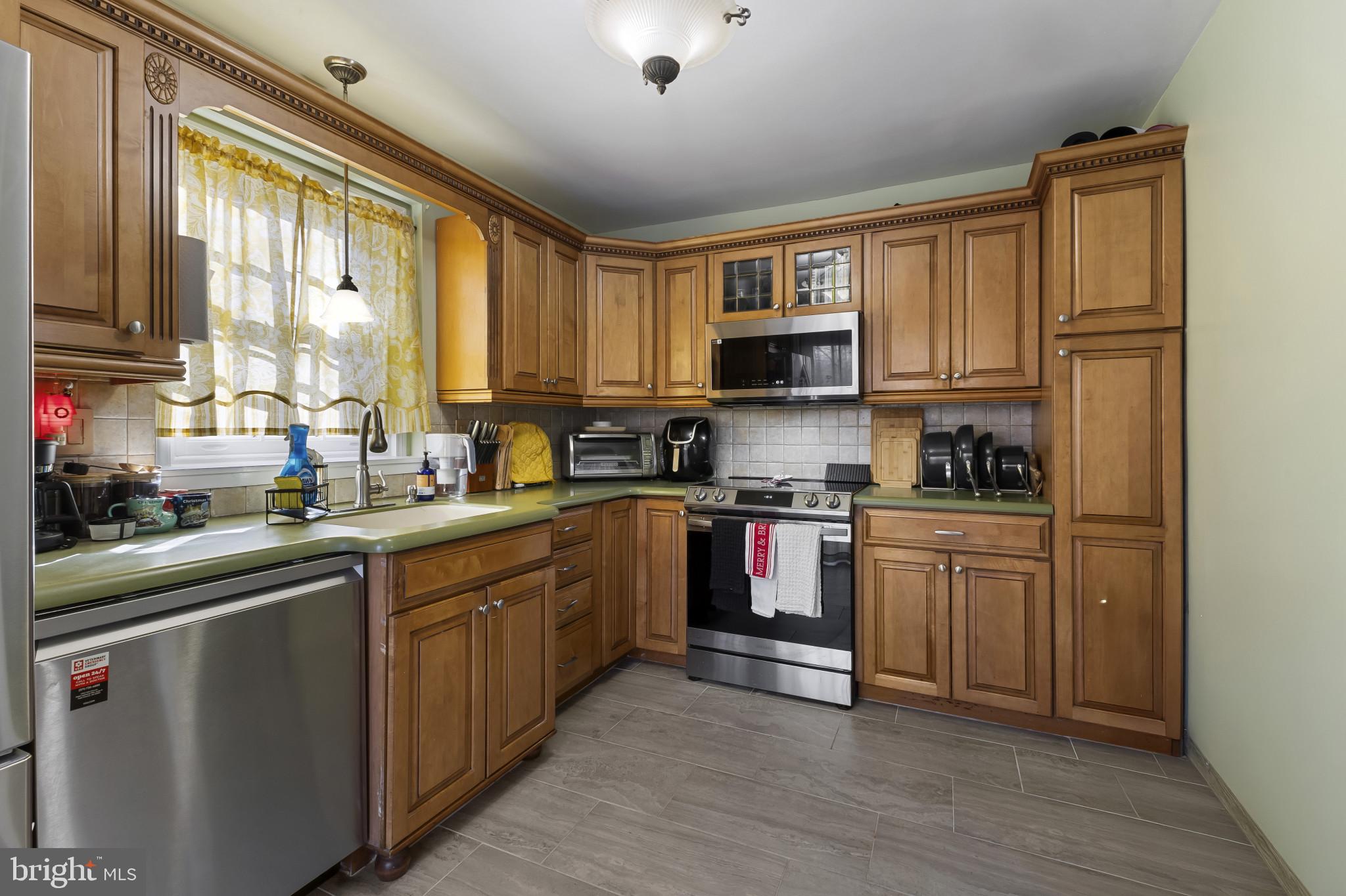 STRATHMEADE SQUARE - Residential