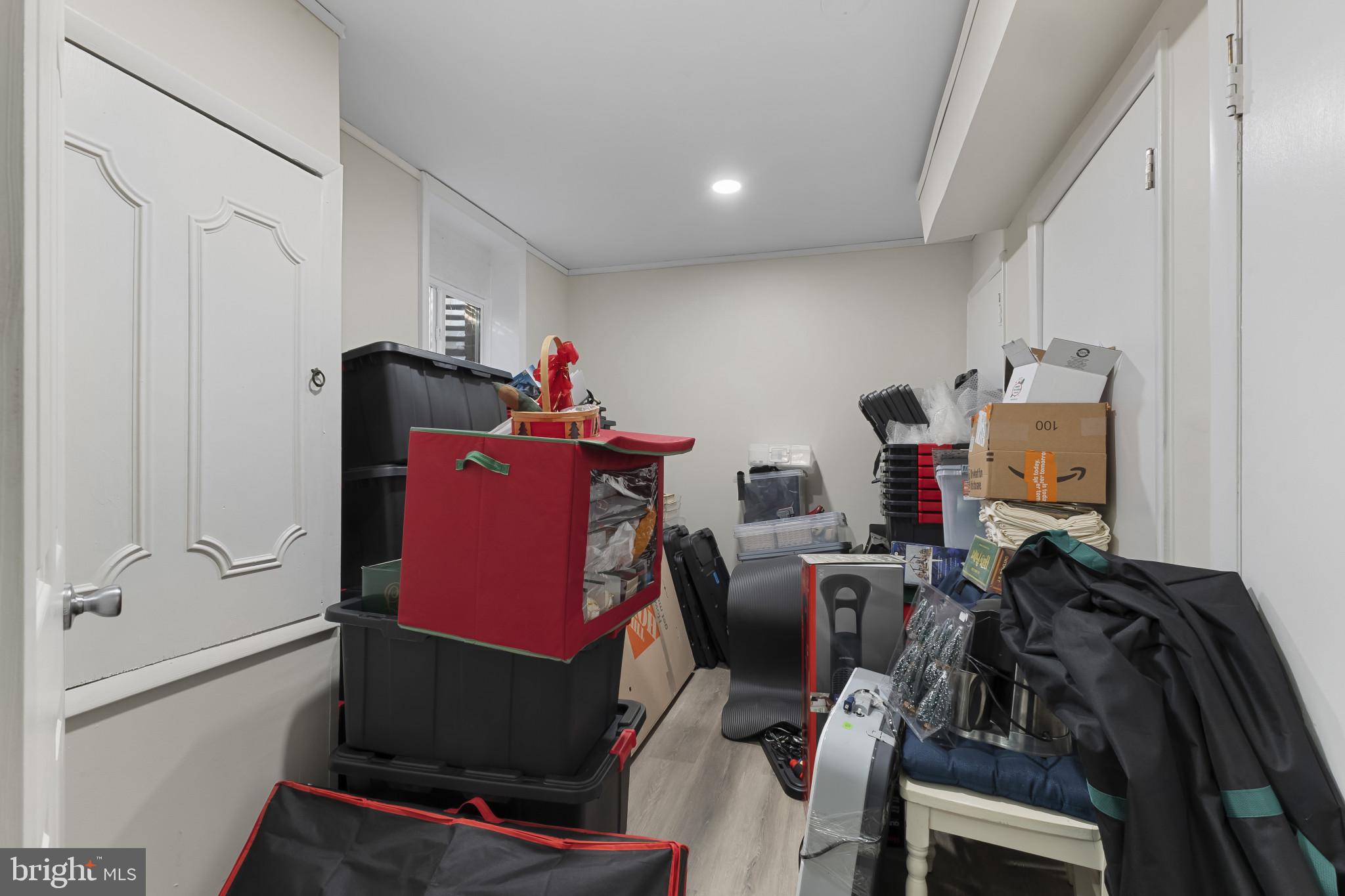 STRATHMEADE SQUARE - Residential