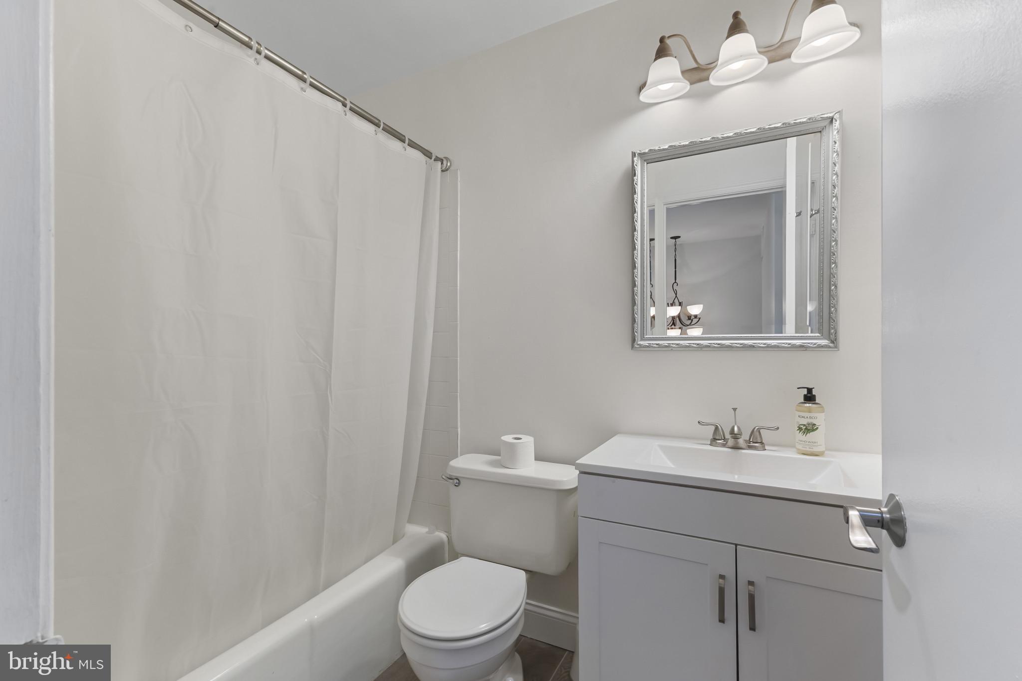 STRATHMEADE SQUARE - Residential