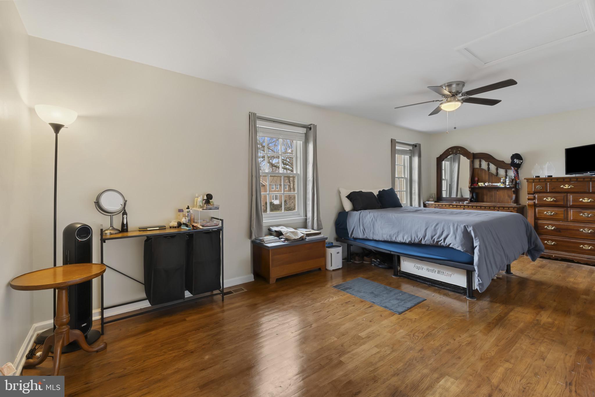 STRATHMEADE SQUARE - Residential