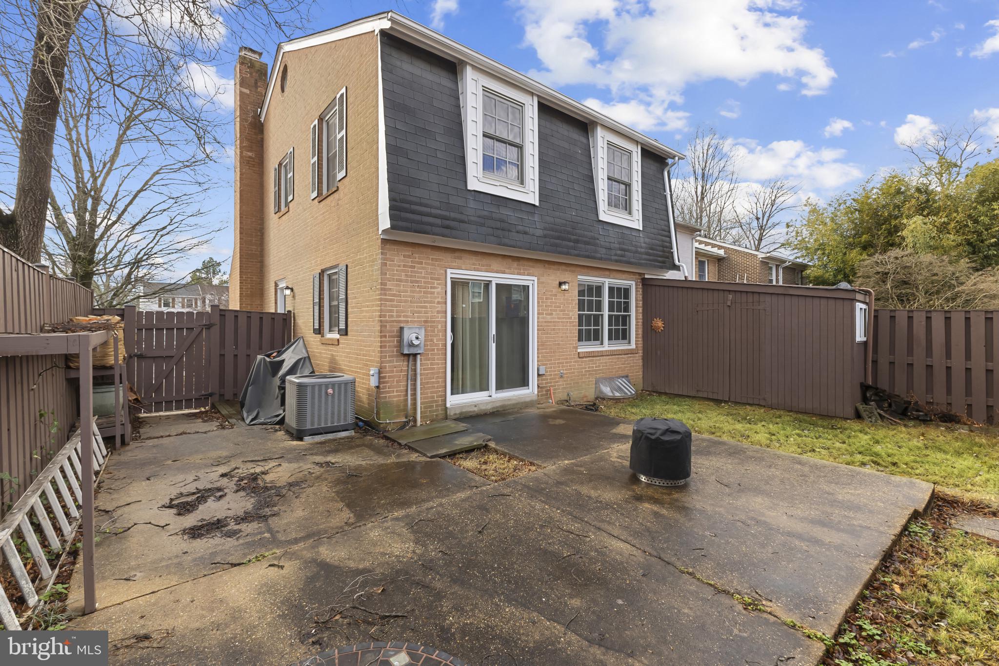 STRATHMEADE SQUARE - Residential