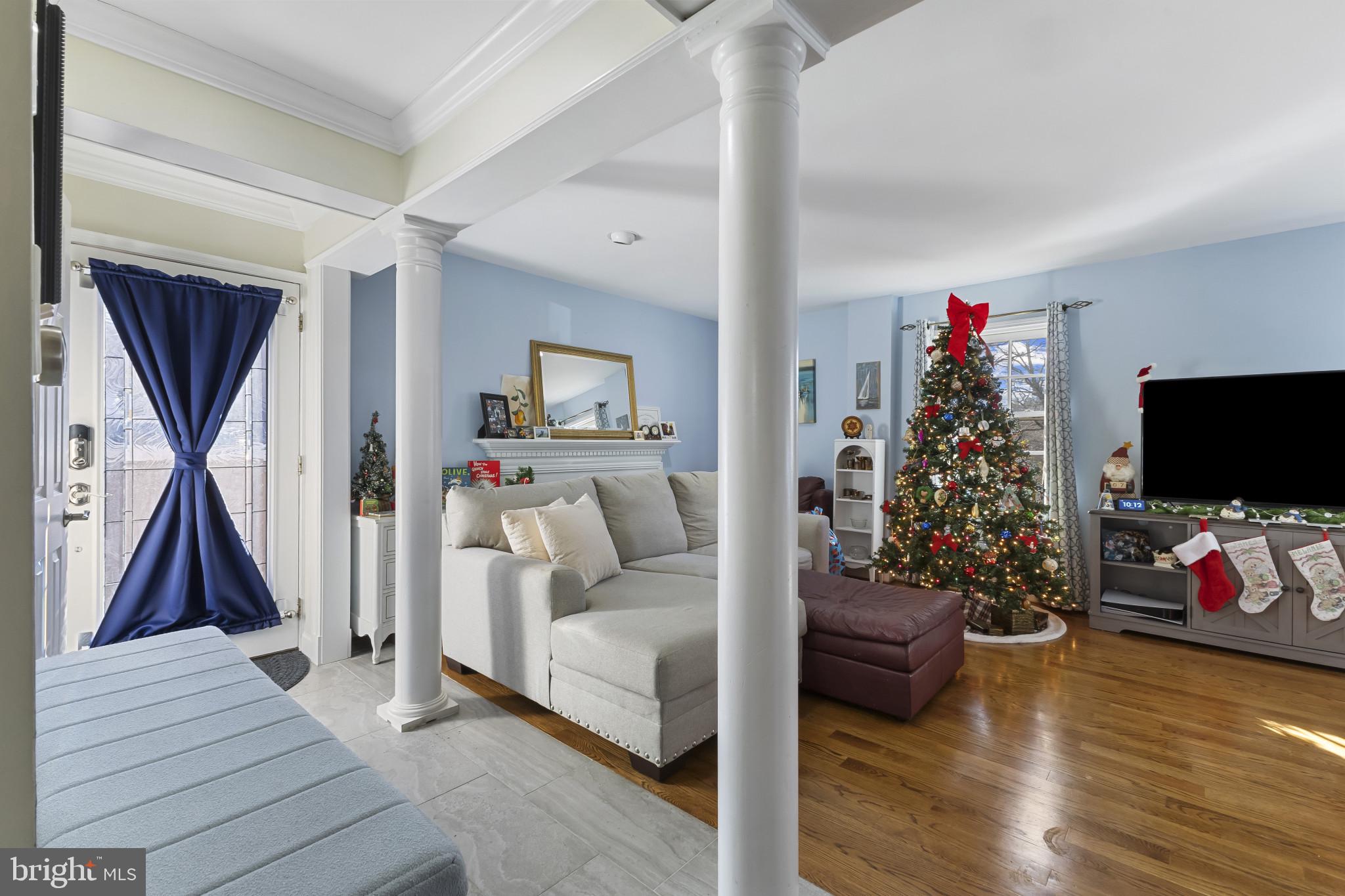 STRATHMEADE SQUARE - Residential