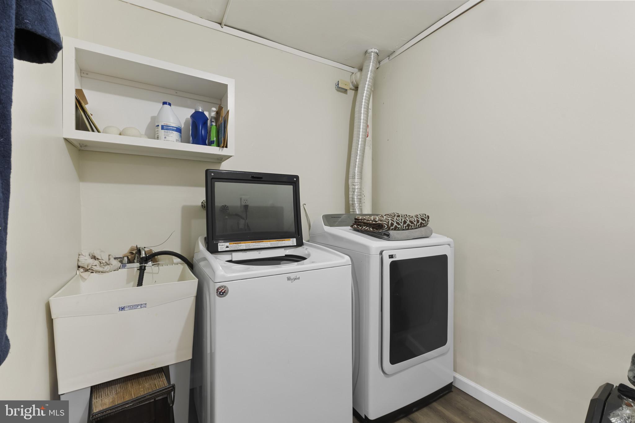 STRATHMEADE SQUARE - Residential