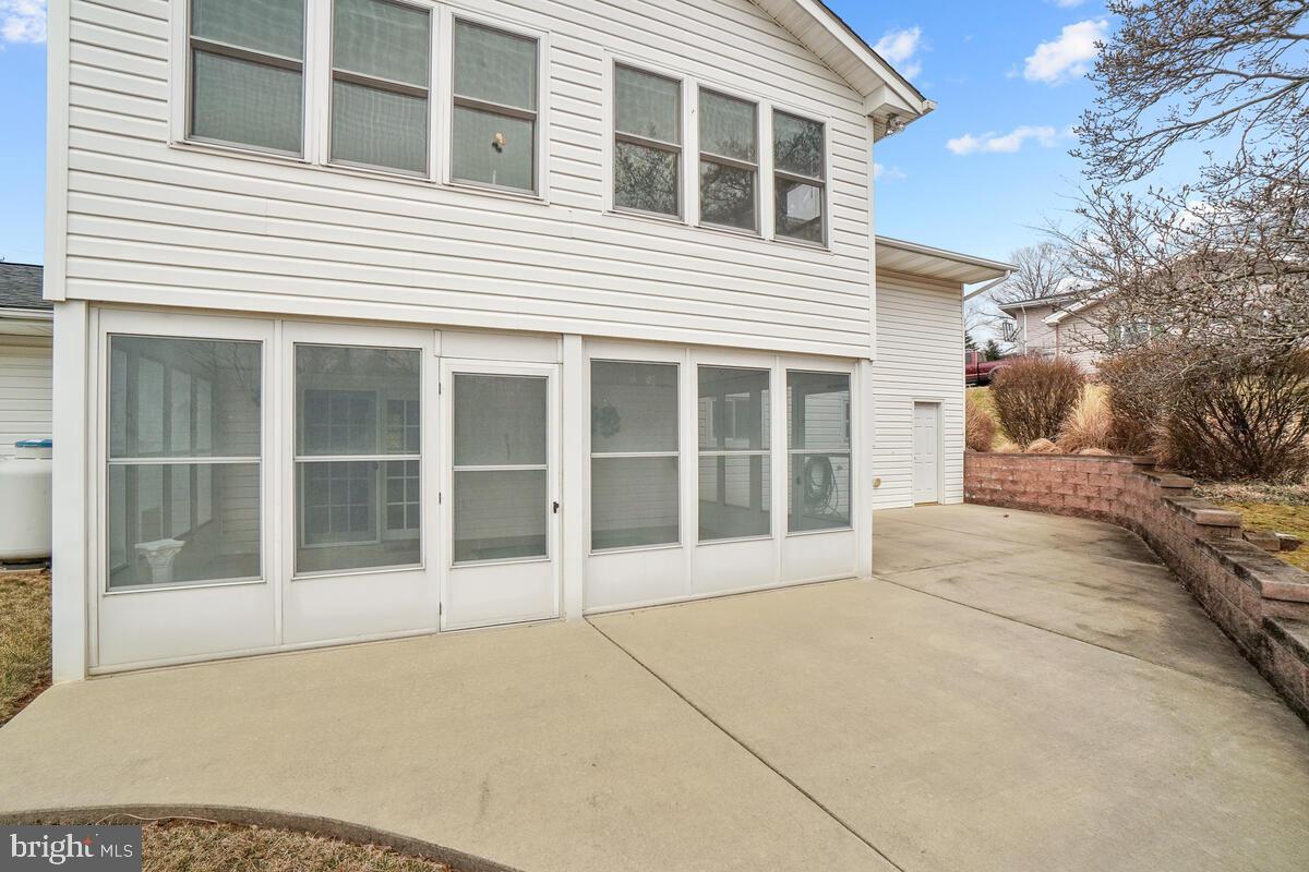 ROUND HILL - Residential