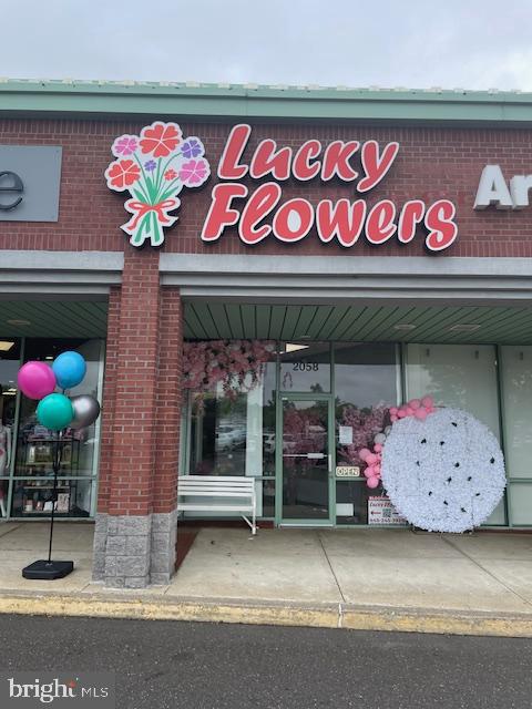 Flower shop for sale in hot location! - The Marketplace at Huntingdon Valley is very busy shopping center with constant traffic. For sale is business only. Rent $1,000/month plus utilities. Beautifully done inside store offers creativity of flowers arrangements and exceptional services. Internet business site & Instagram are already created for the future owner marketing & advertisements.