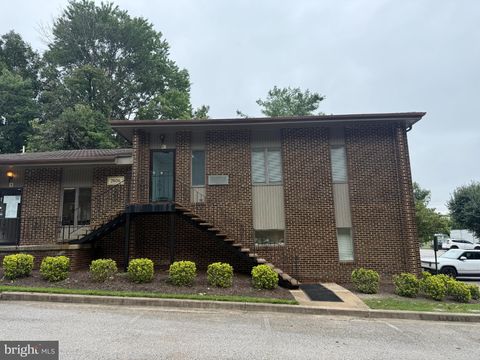 Photo of 2026 Opitz Boulevard #C, WOODBRIDGE, VA 22191 (MLS # VAPW2112428)