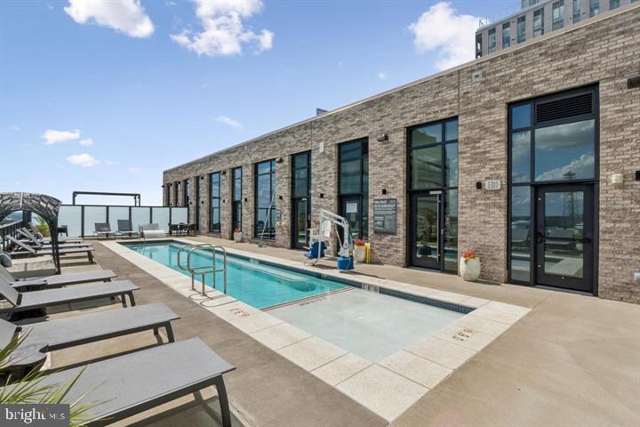 TYSONS CORNER - Residential