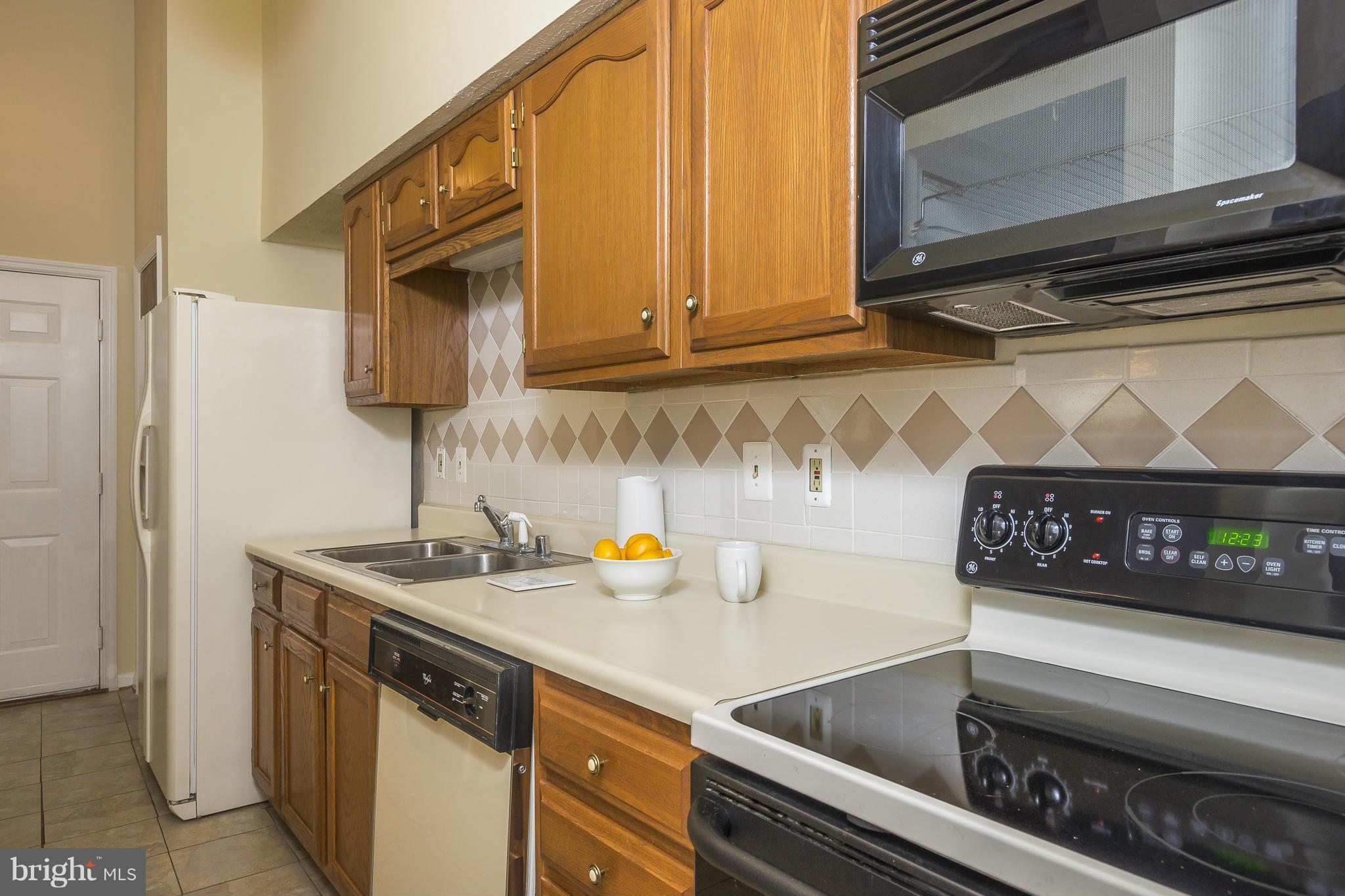 ROCKBURN COMMONS - Residential Lease