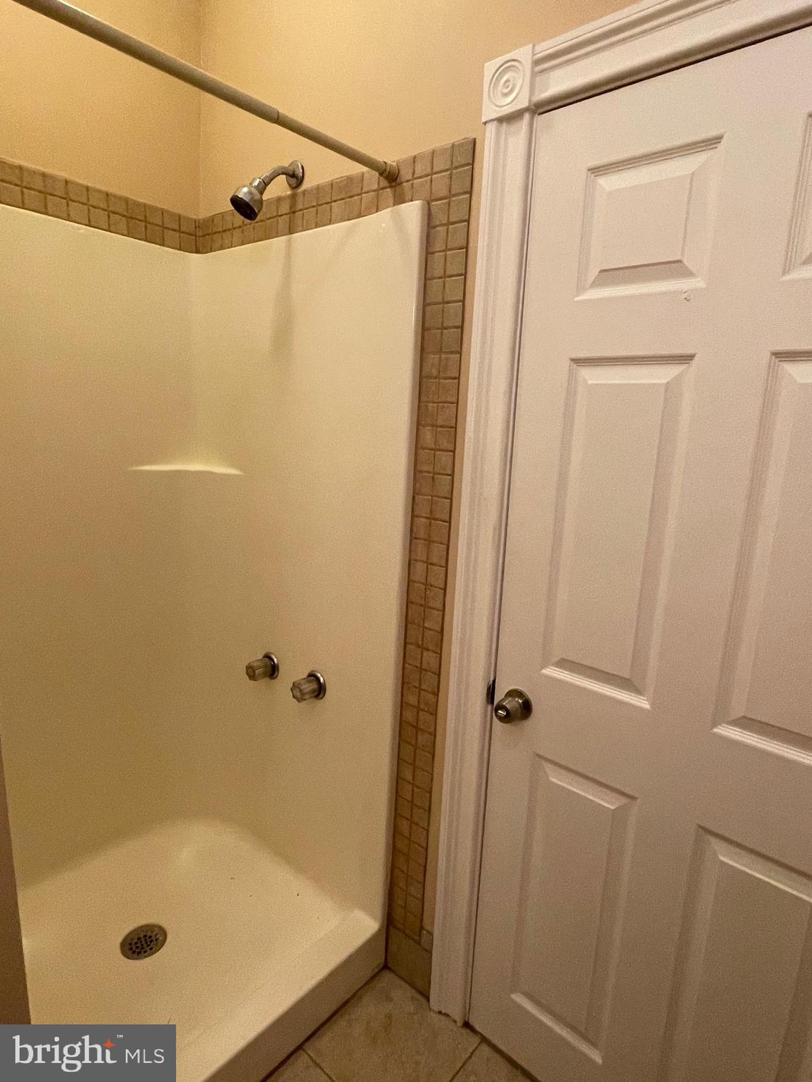 OLDE KENSINGTON - Residential Lease