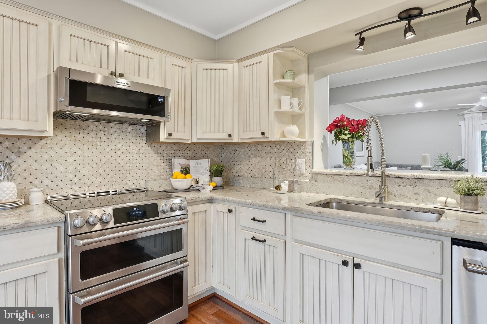 CREEKSIDE - Residential