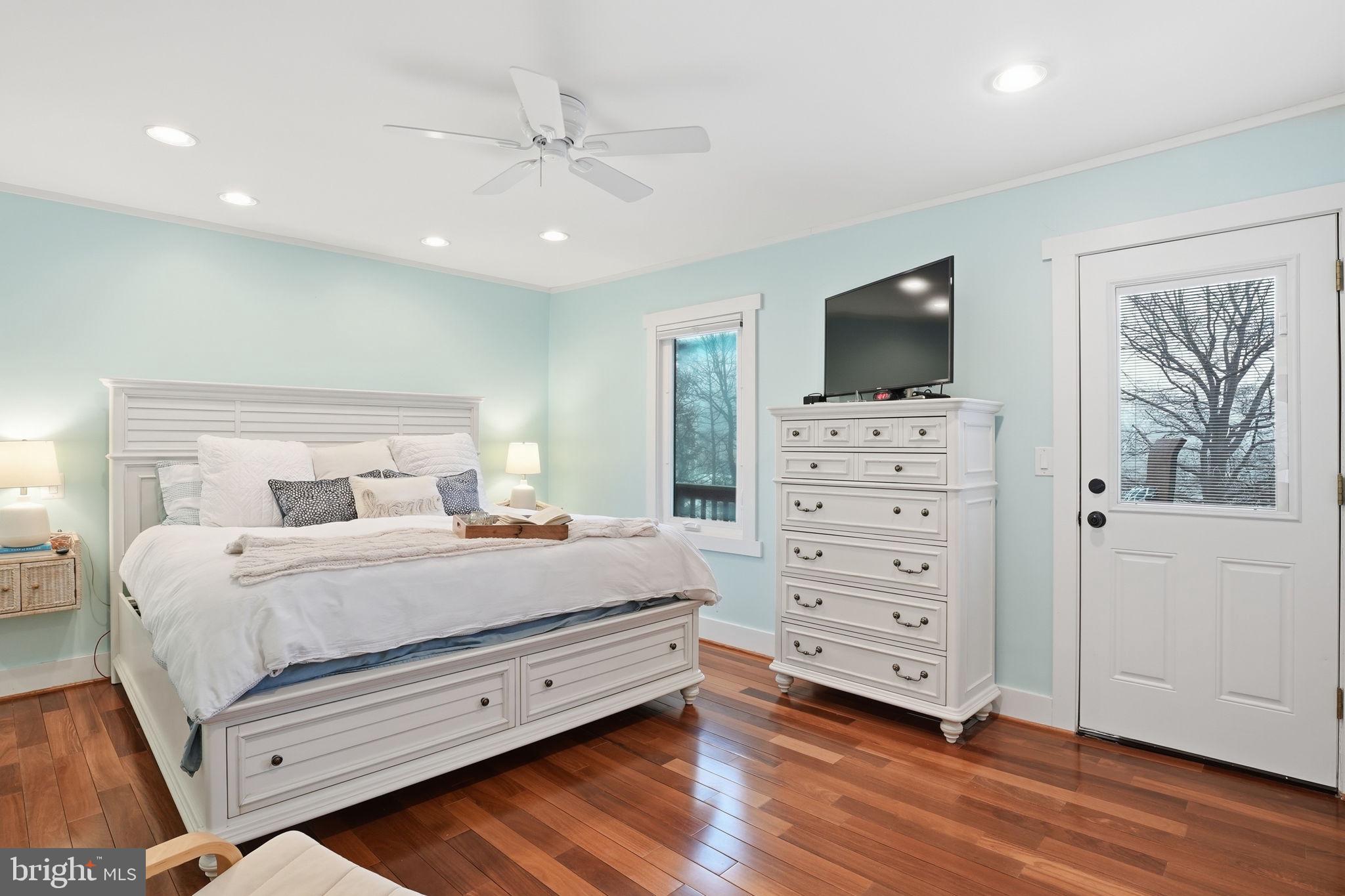 CREEKSIDE - Residential