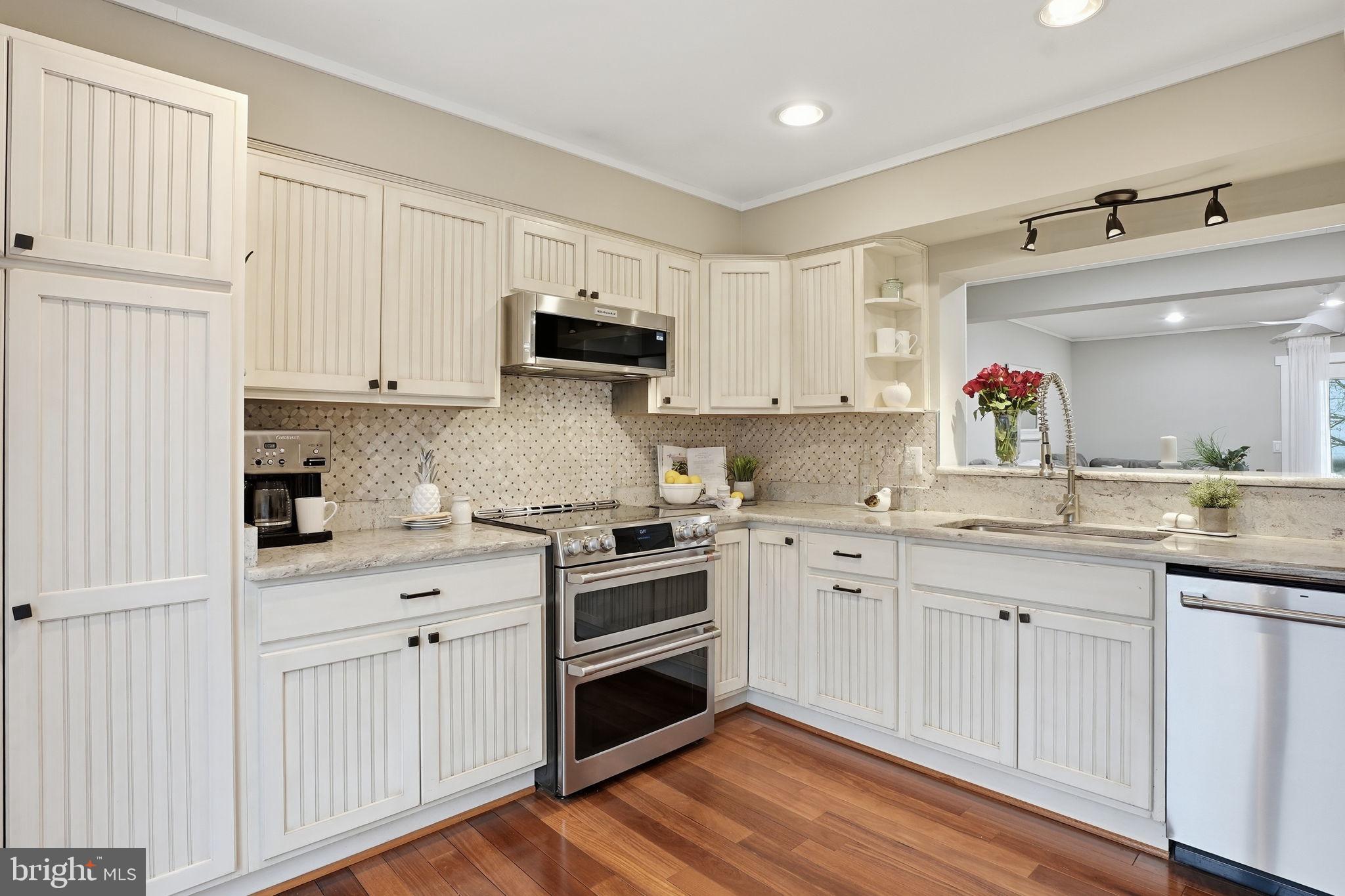 CREEKSIDE - Residential