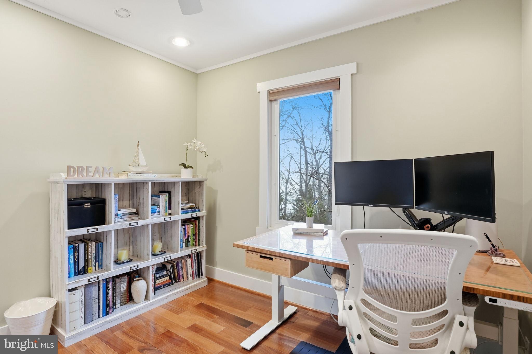 CREEKSIDE - Residential