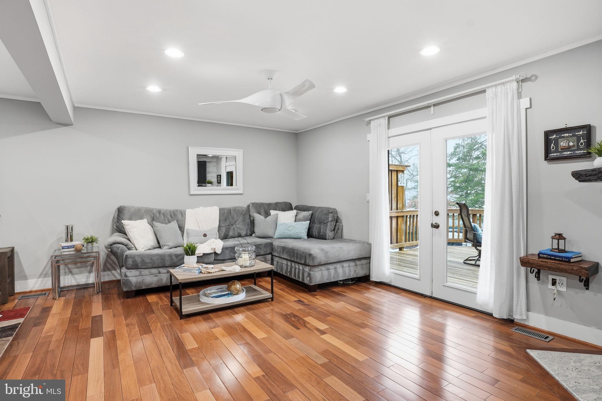 CREEKSIDE - Residential