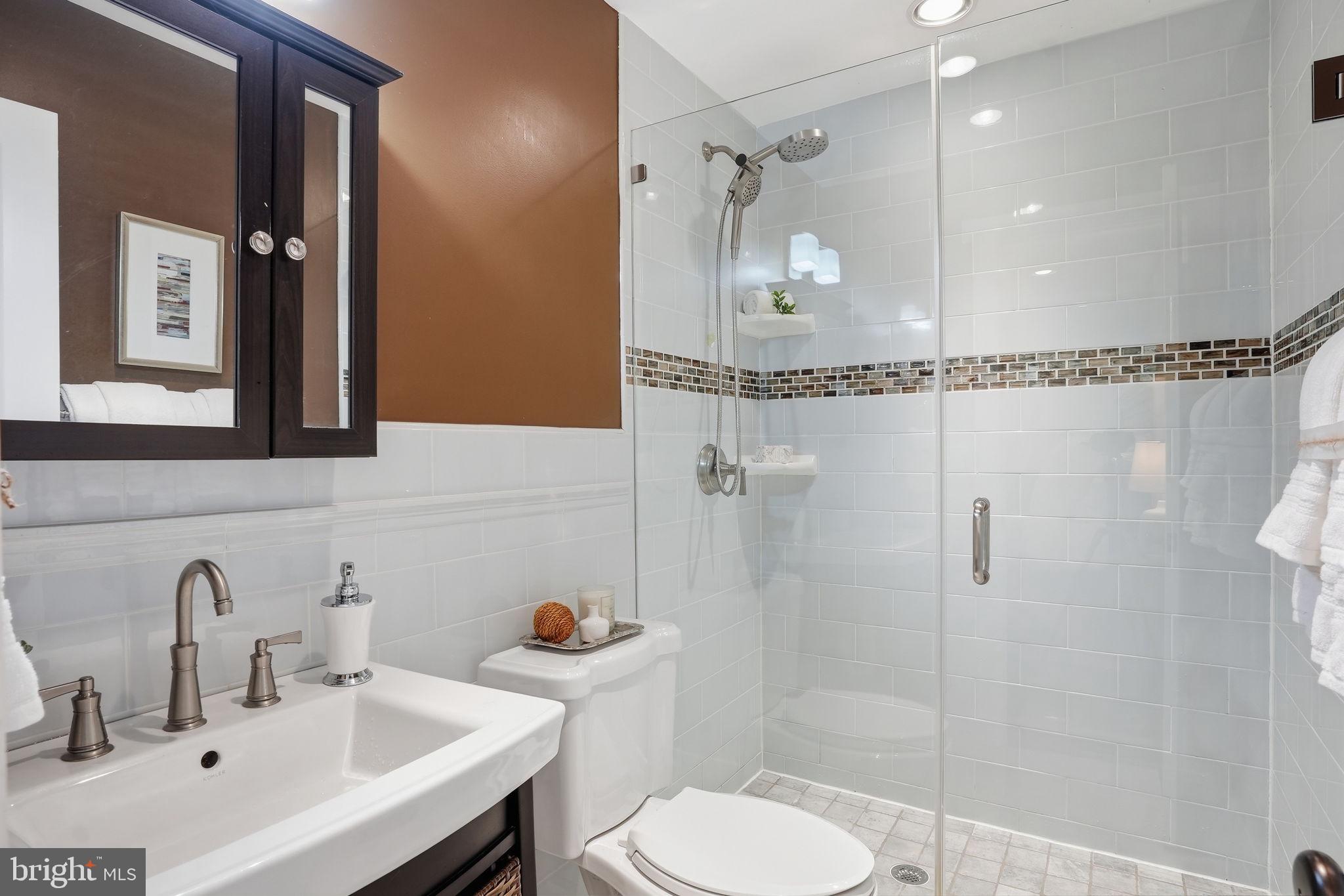 CREEKSIDE - Residential