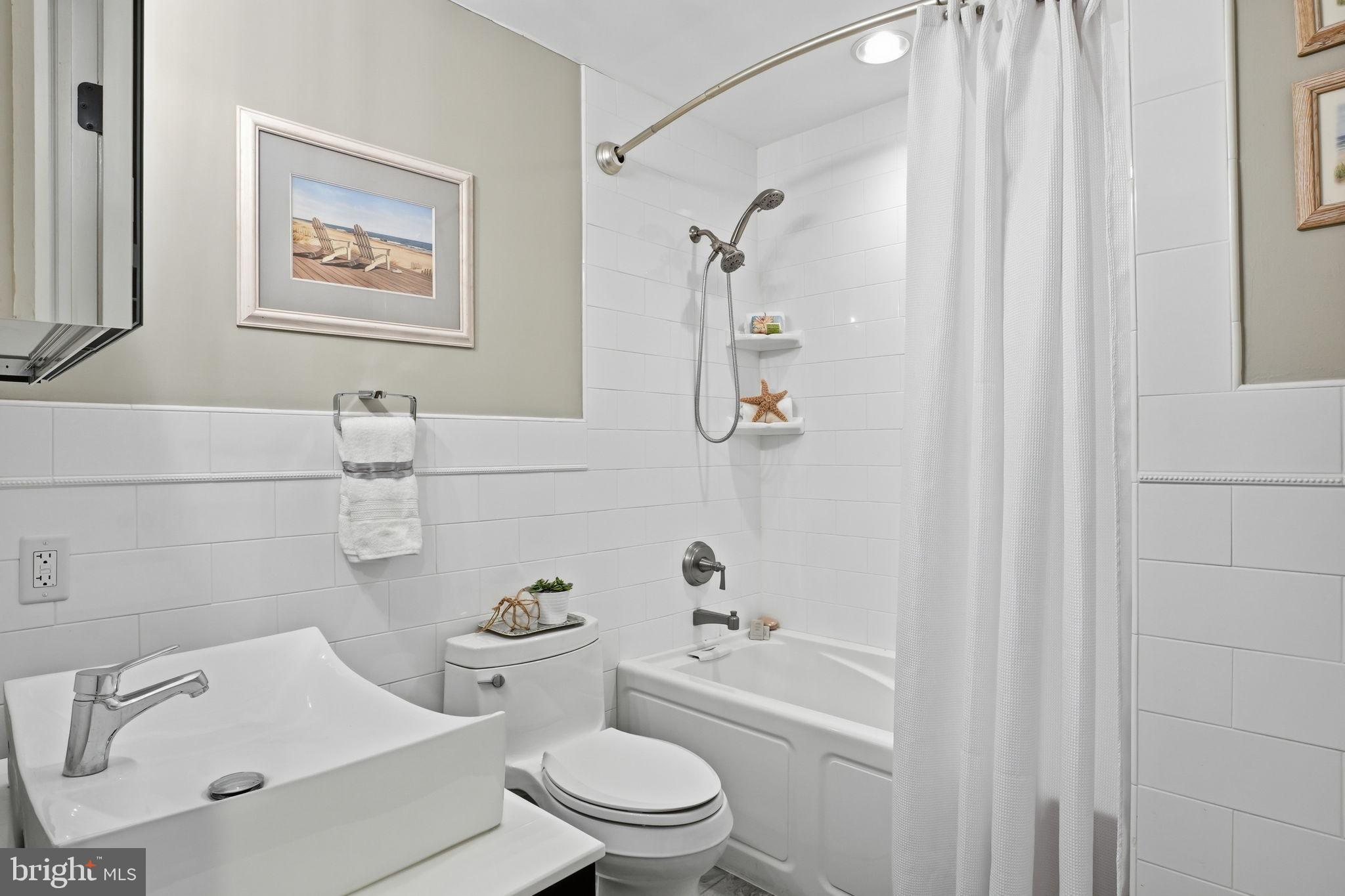 CREEKSIDE - Residential