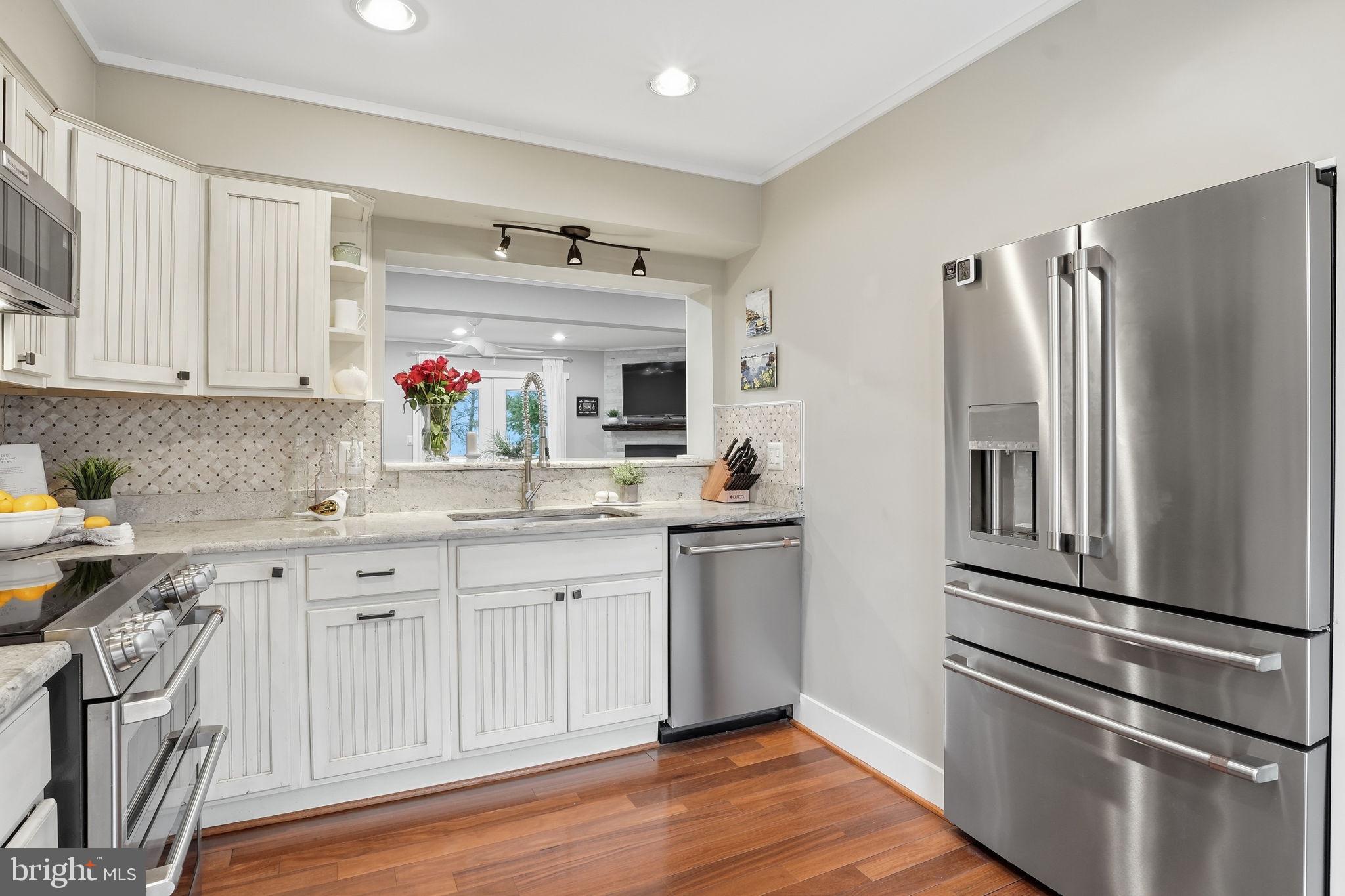 CREEKSIDE - Residential