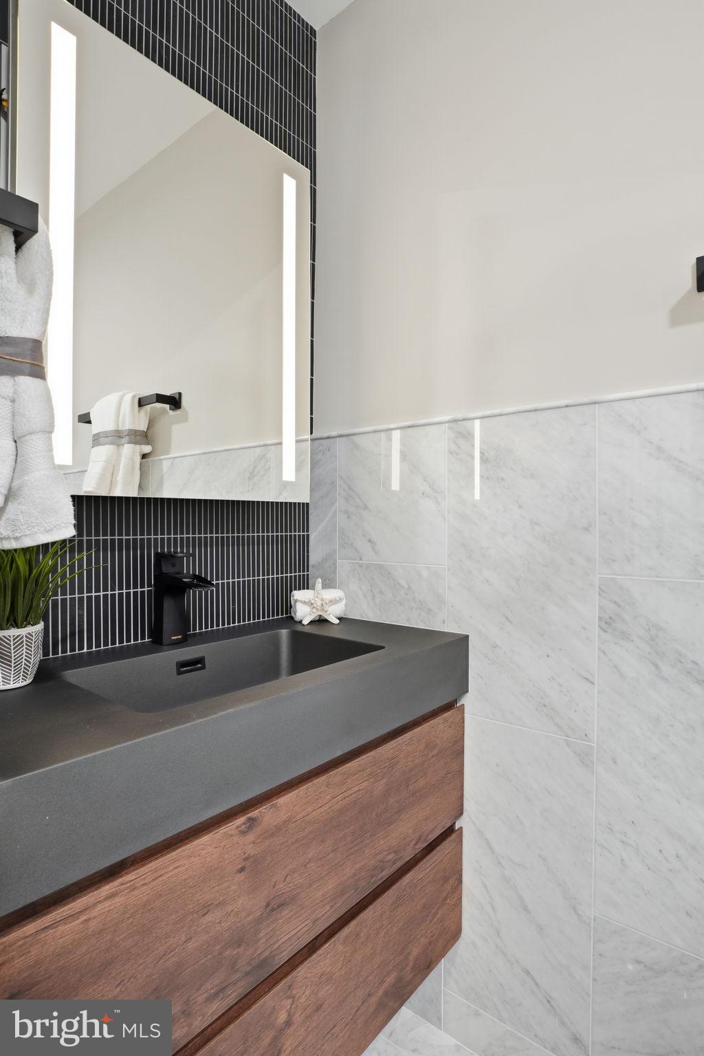 CREEKSIDE - Residential