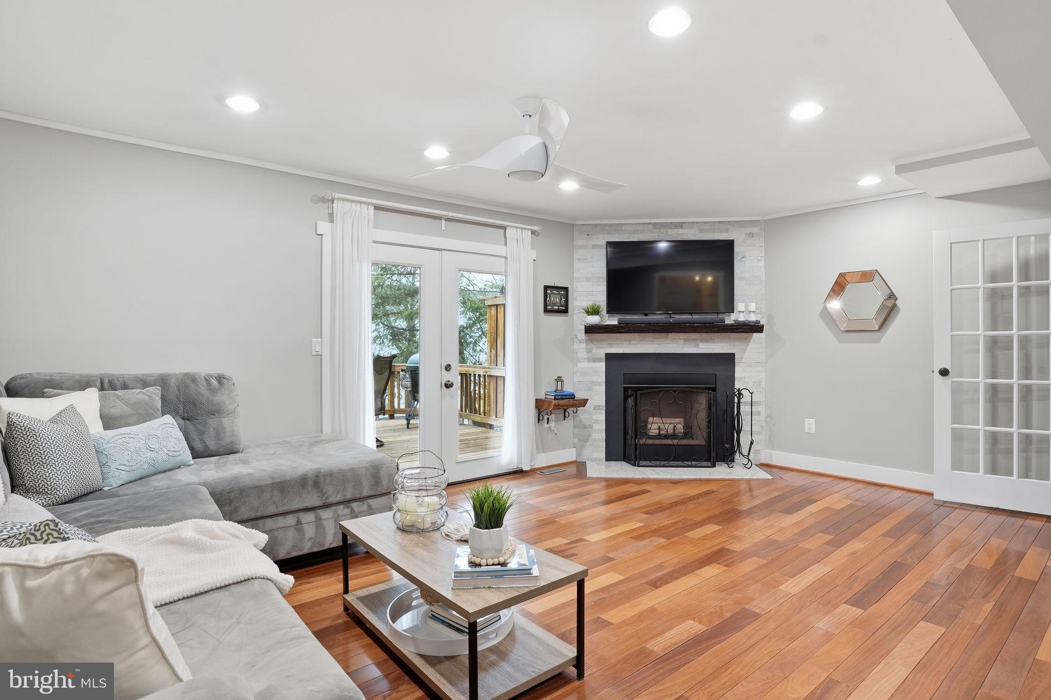 CREEKSIDE - Residential