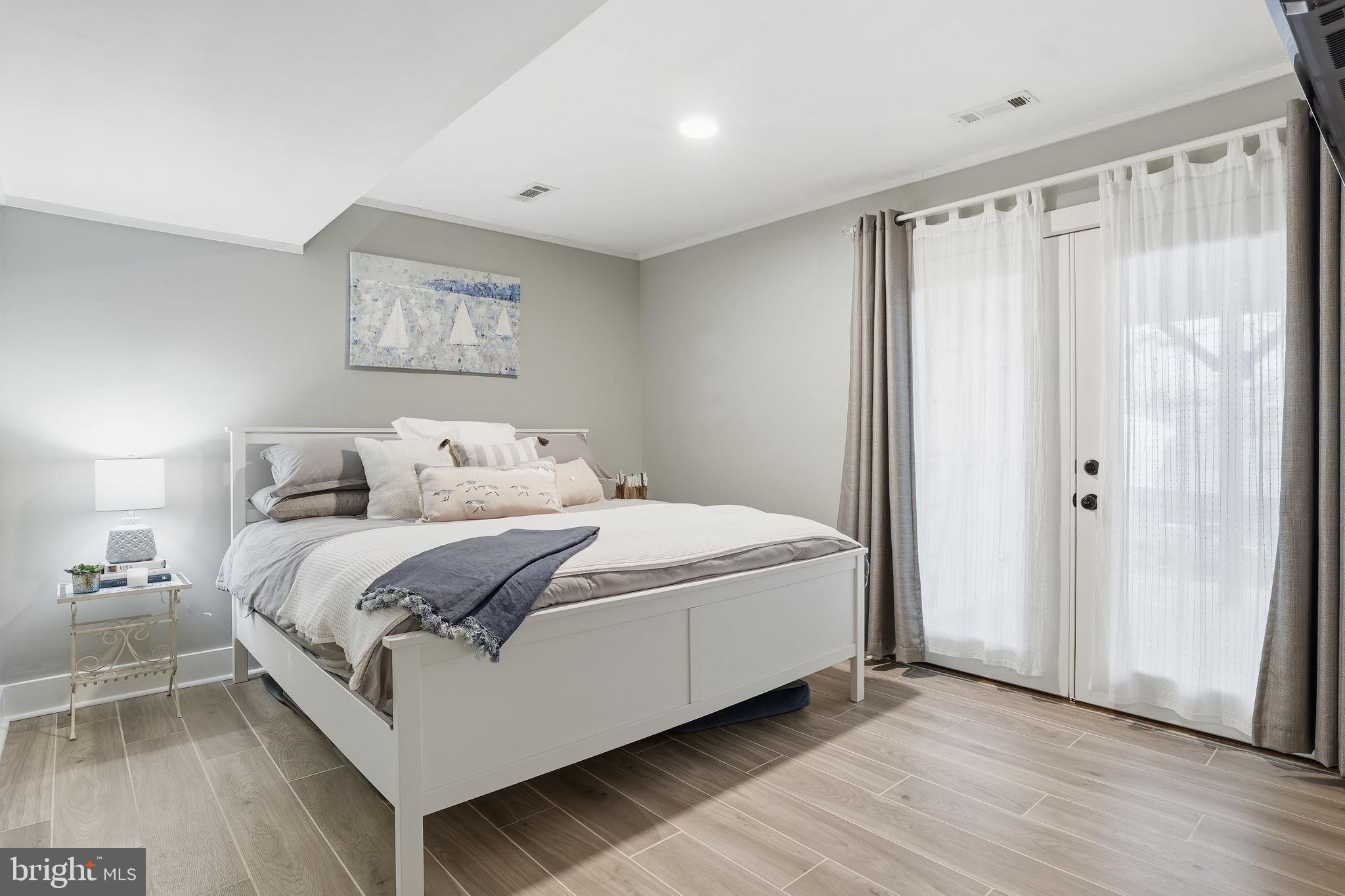 CREEKSIDE - Residential