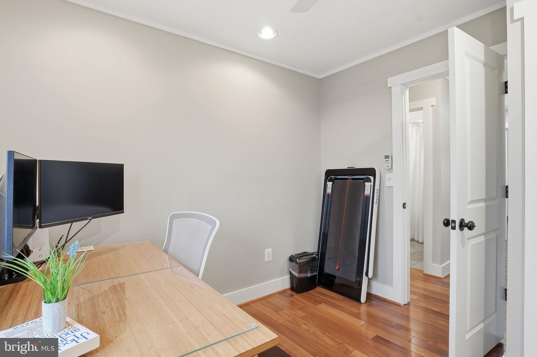 CREEKSIDE - Residential