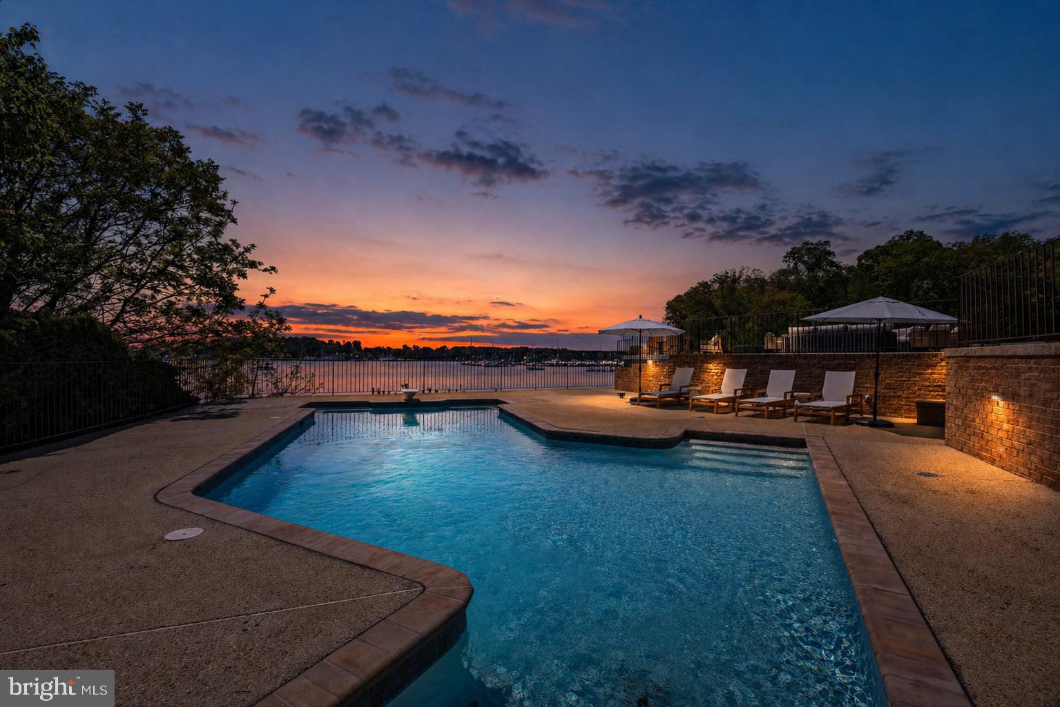 31 SHADOW POINT COURT