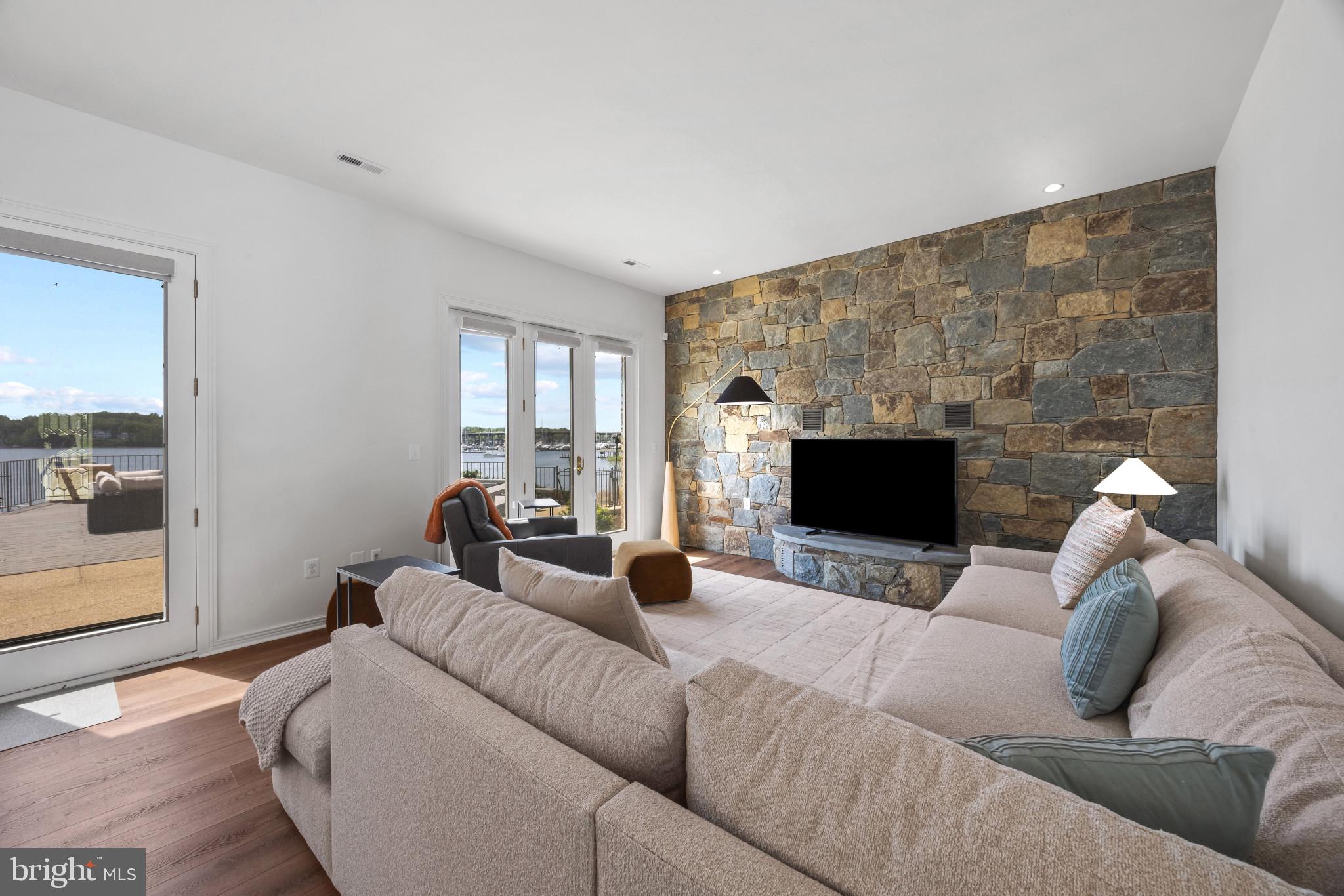 SHADOW POINT - Residential