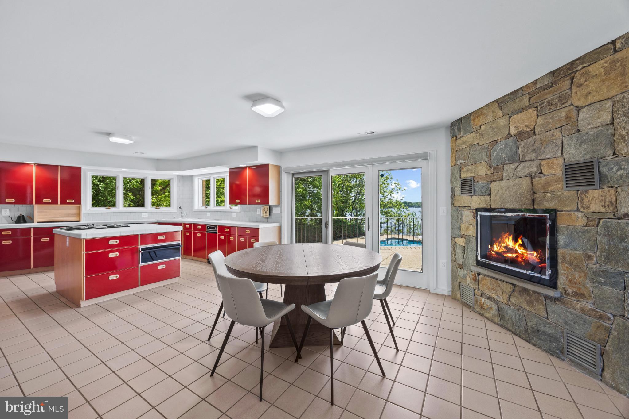 SHADOW POINT - Residential