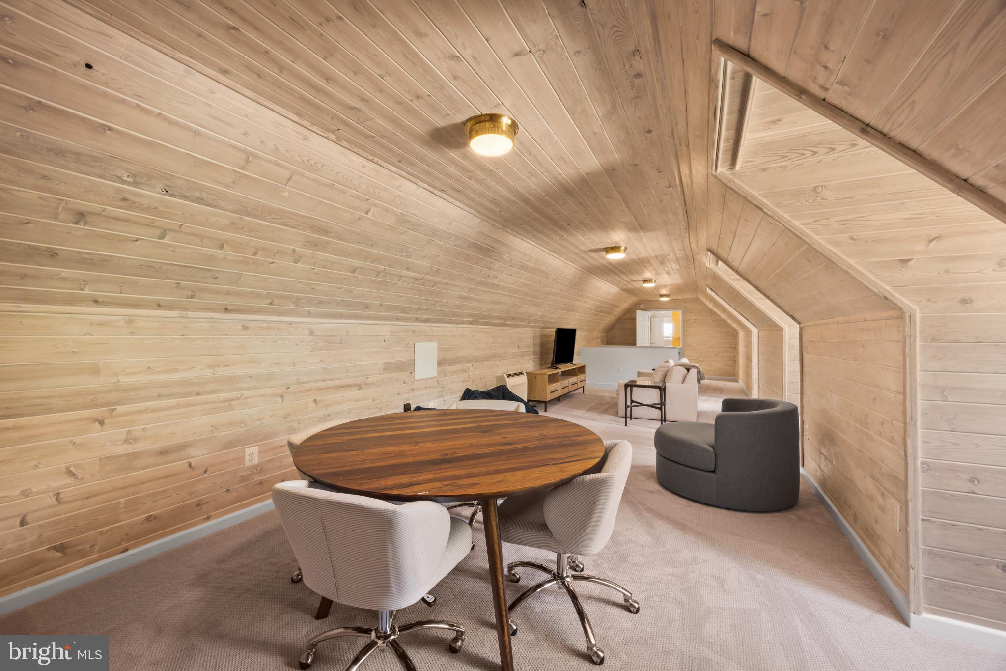 SHADOW POINT - Residential