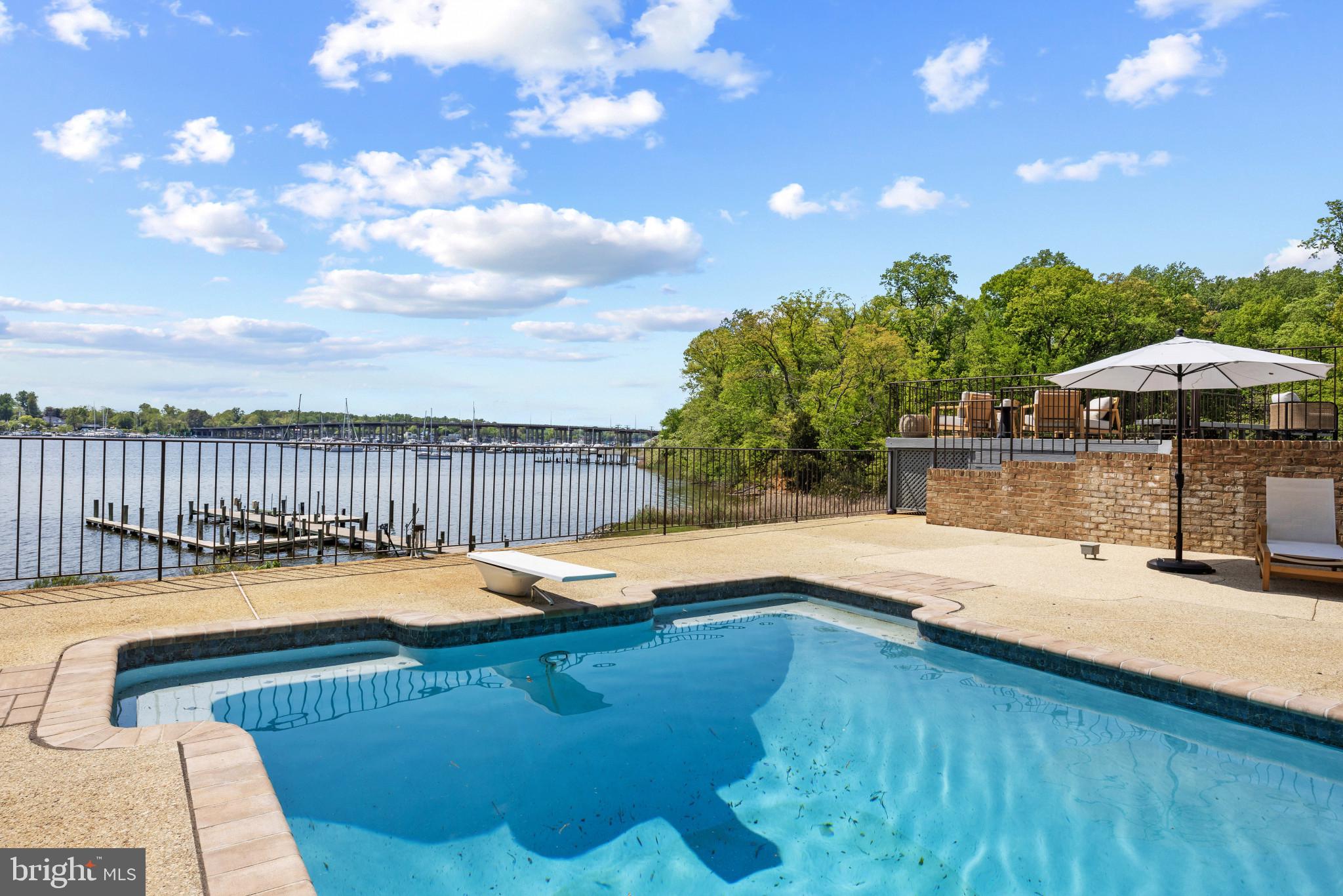 SHADOW POINT - Residential