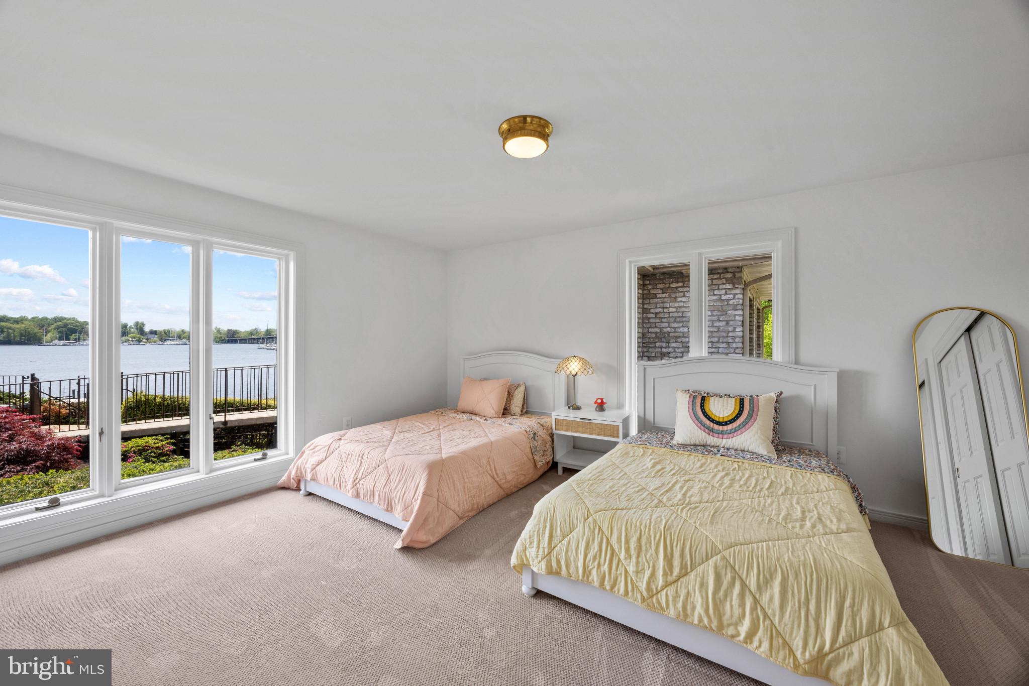 SHADOW POINT - Residential