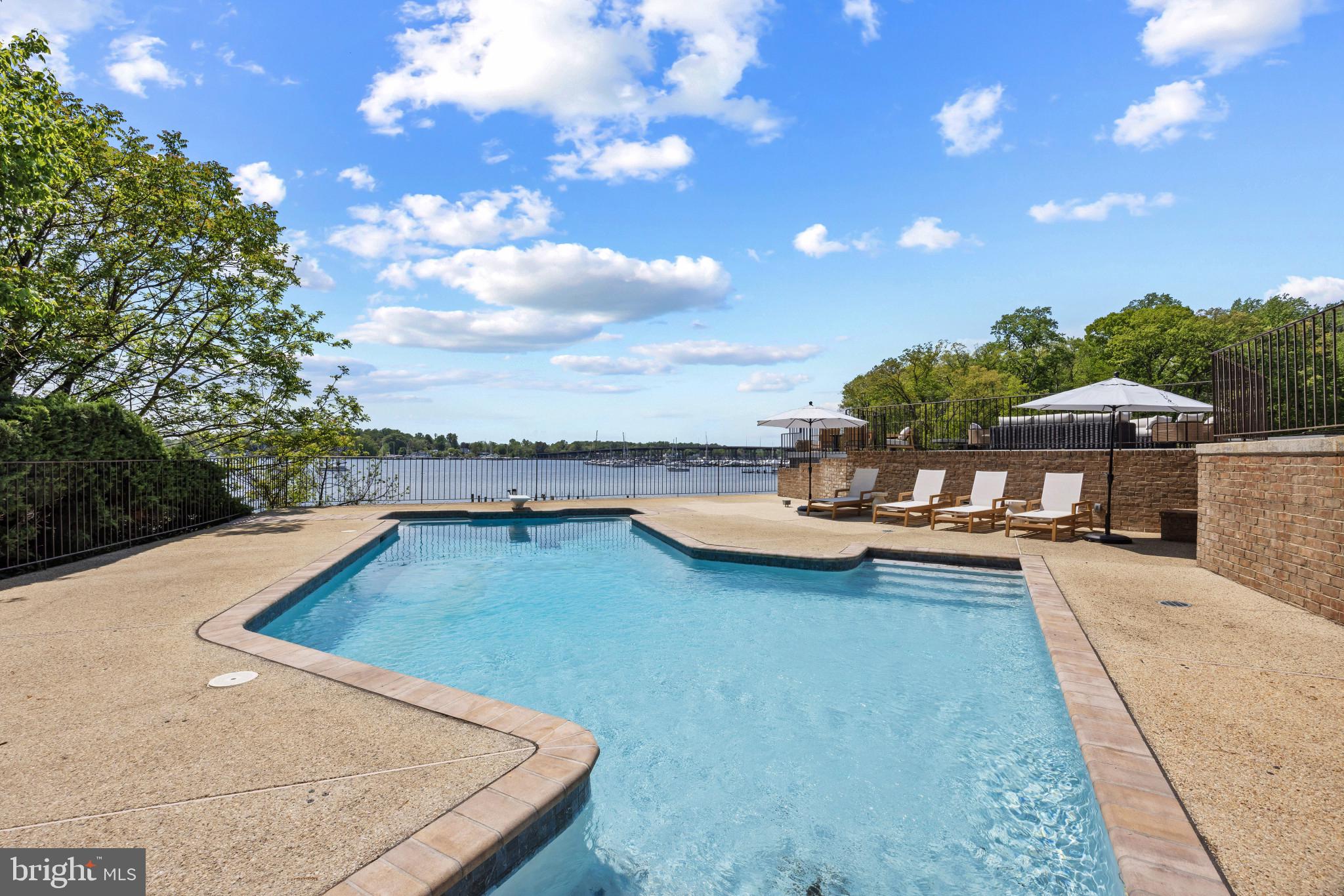 SHADOW POINT - Residential