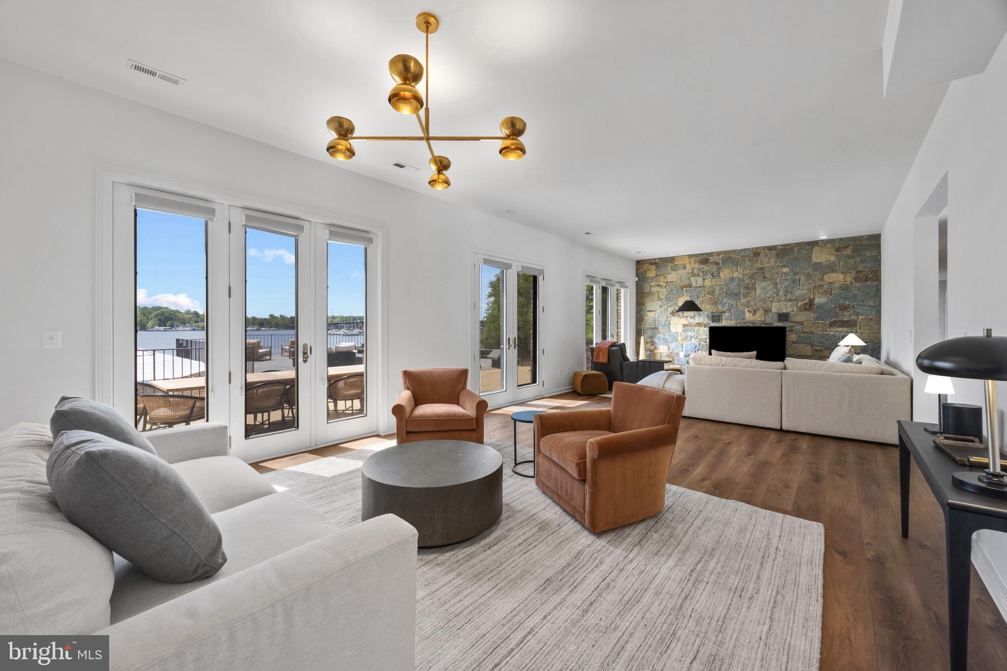 SHADOW POINT - Residential