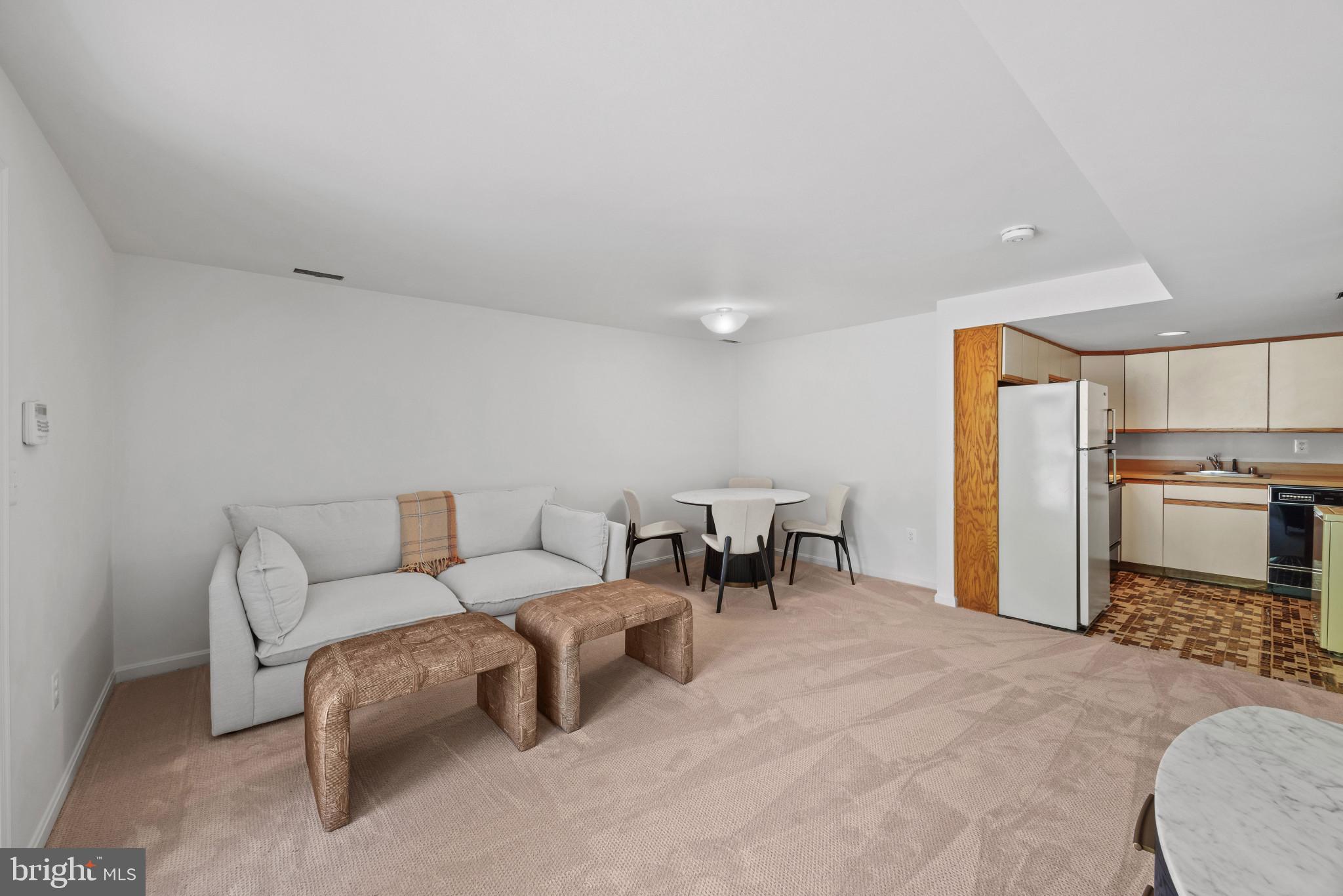 SHADOW POINT - Residential