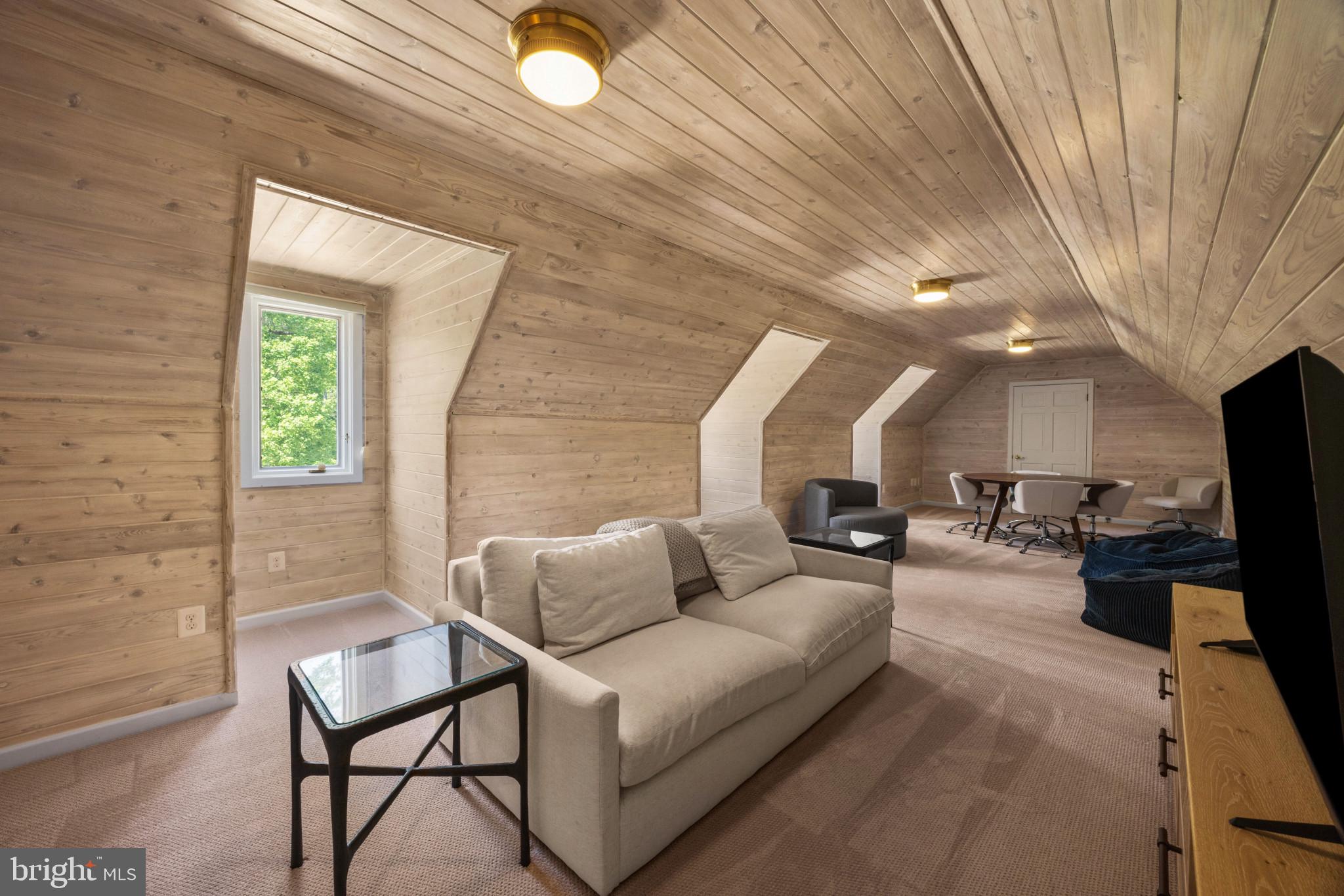 SHADOW POINT - Residential