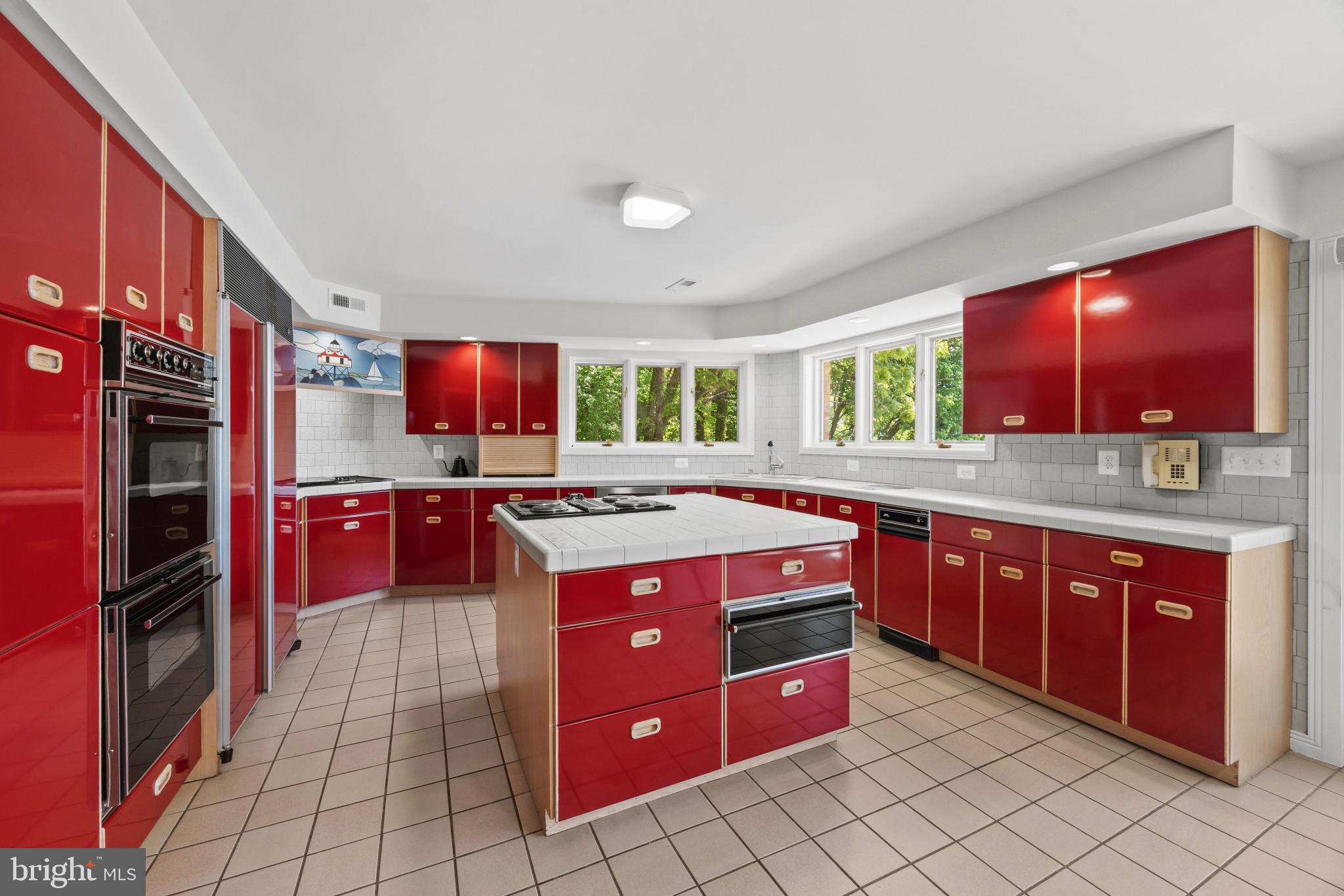 SHADOW POINT - Residential