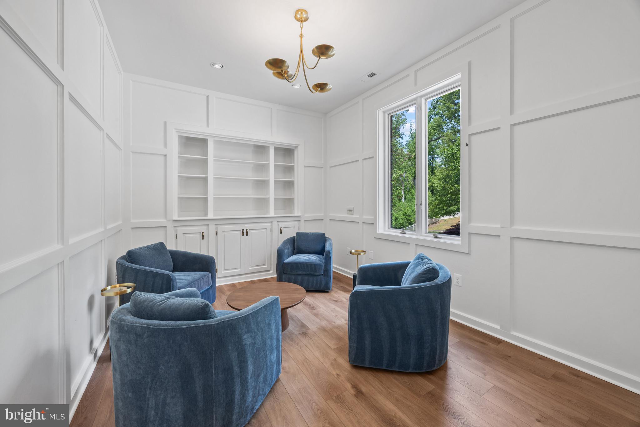 SHADOW POINT - Residential