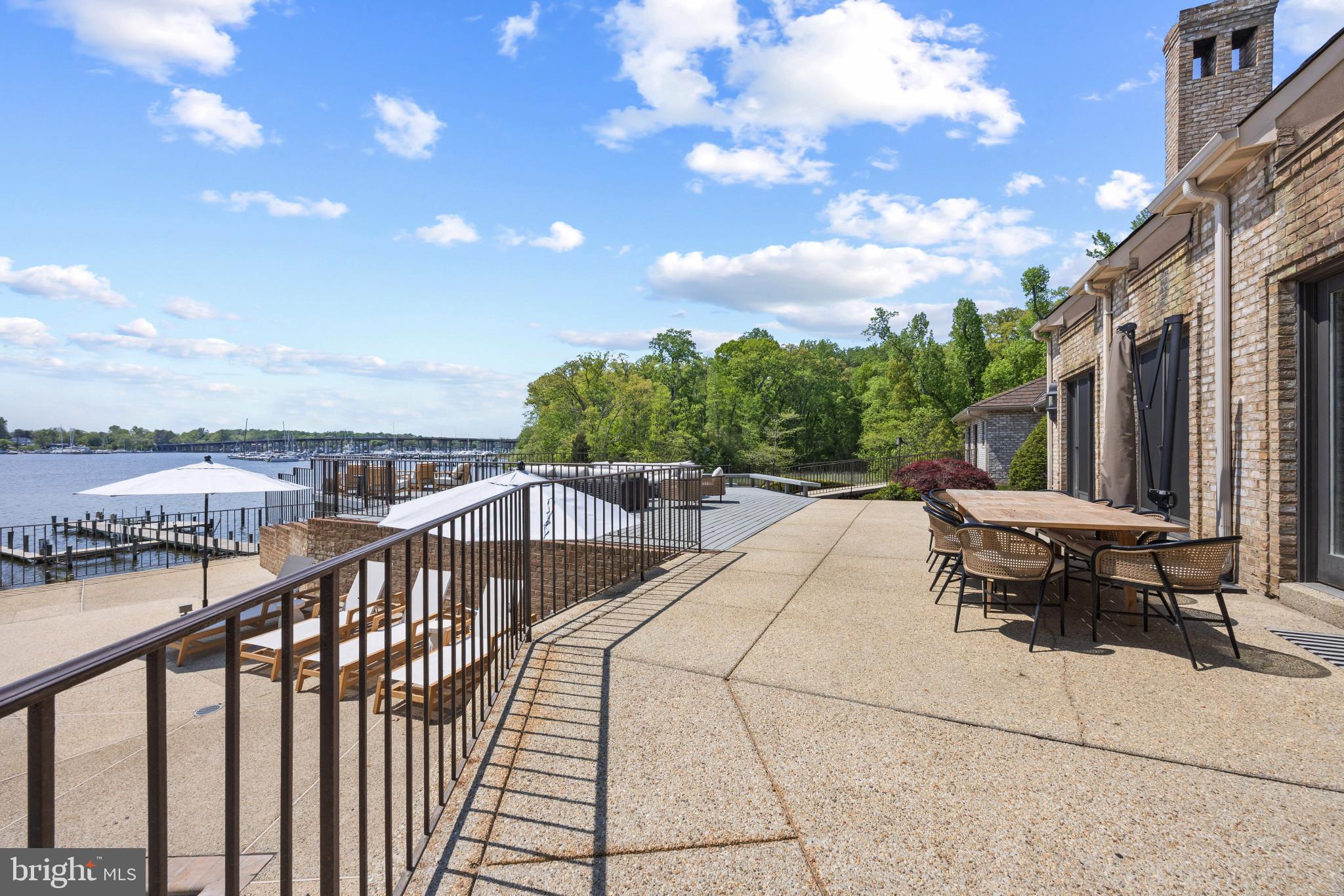 SHADOW POINT - Residential