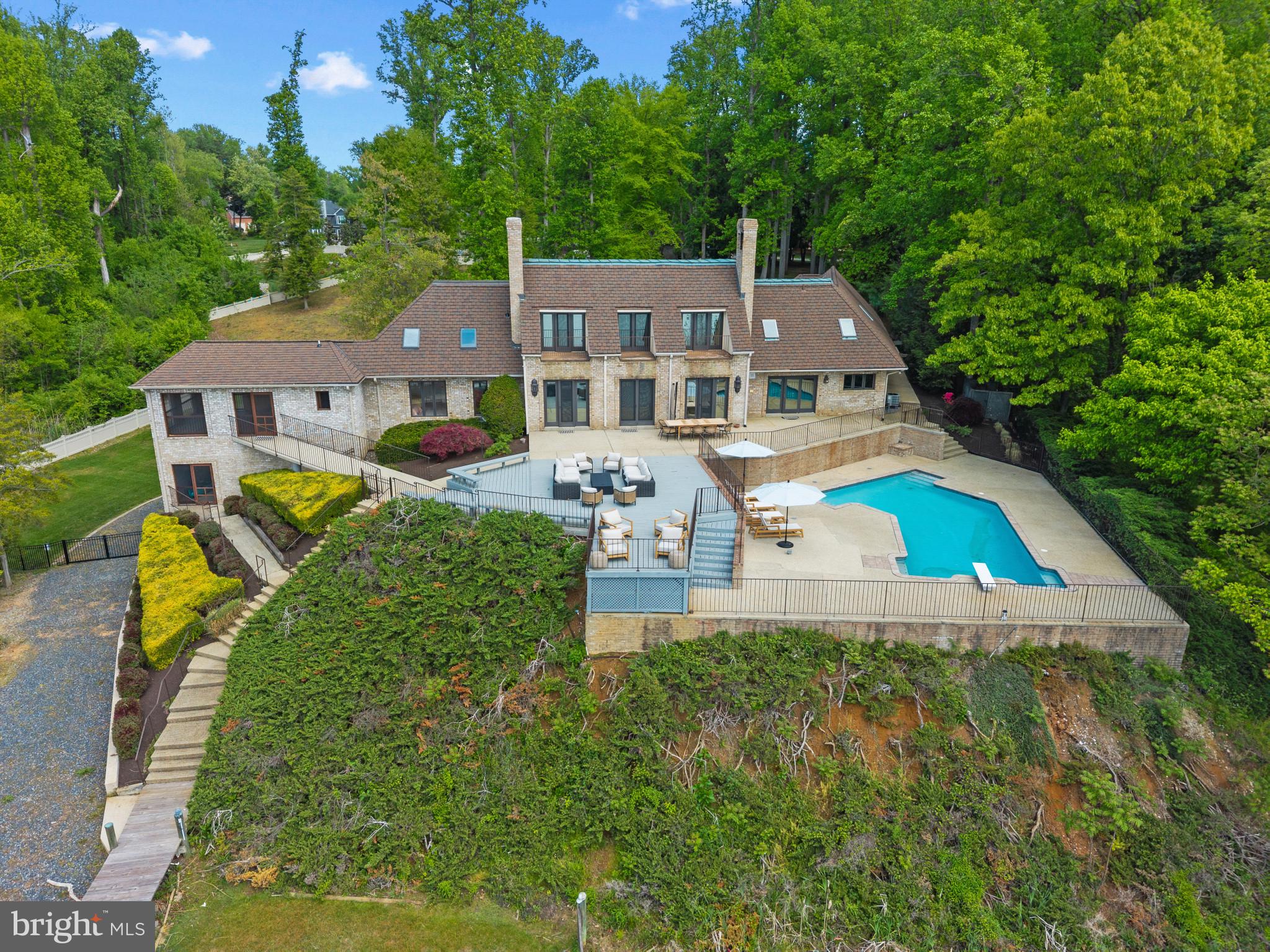 SHADOW POINT - Residential