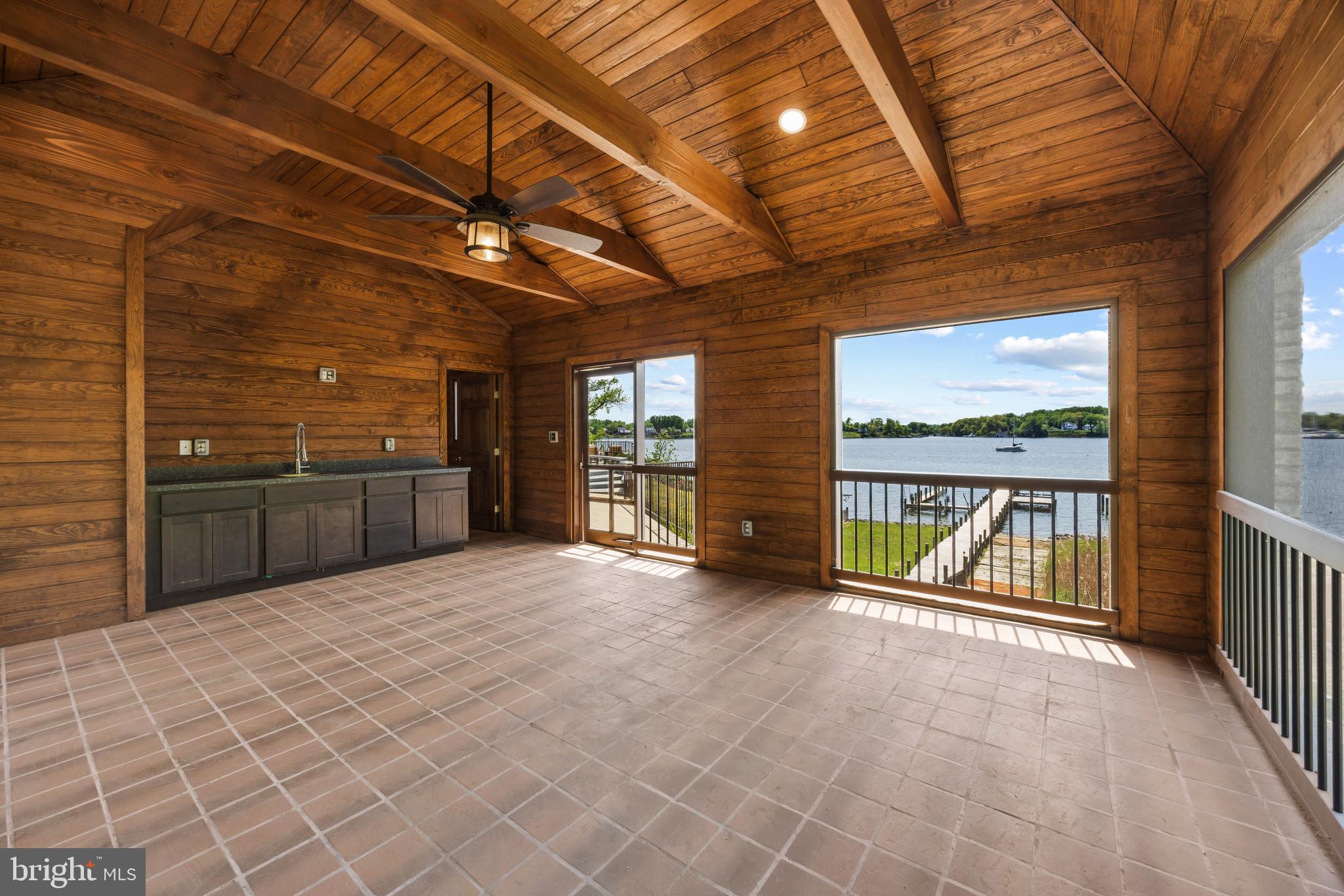 SHADOW POINT - Residential