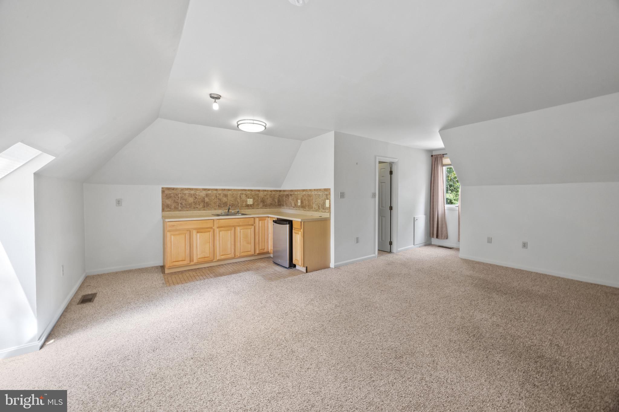 SHADOW POINT - Residential