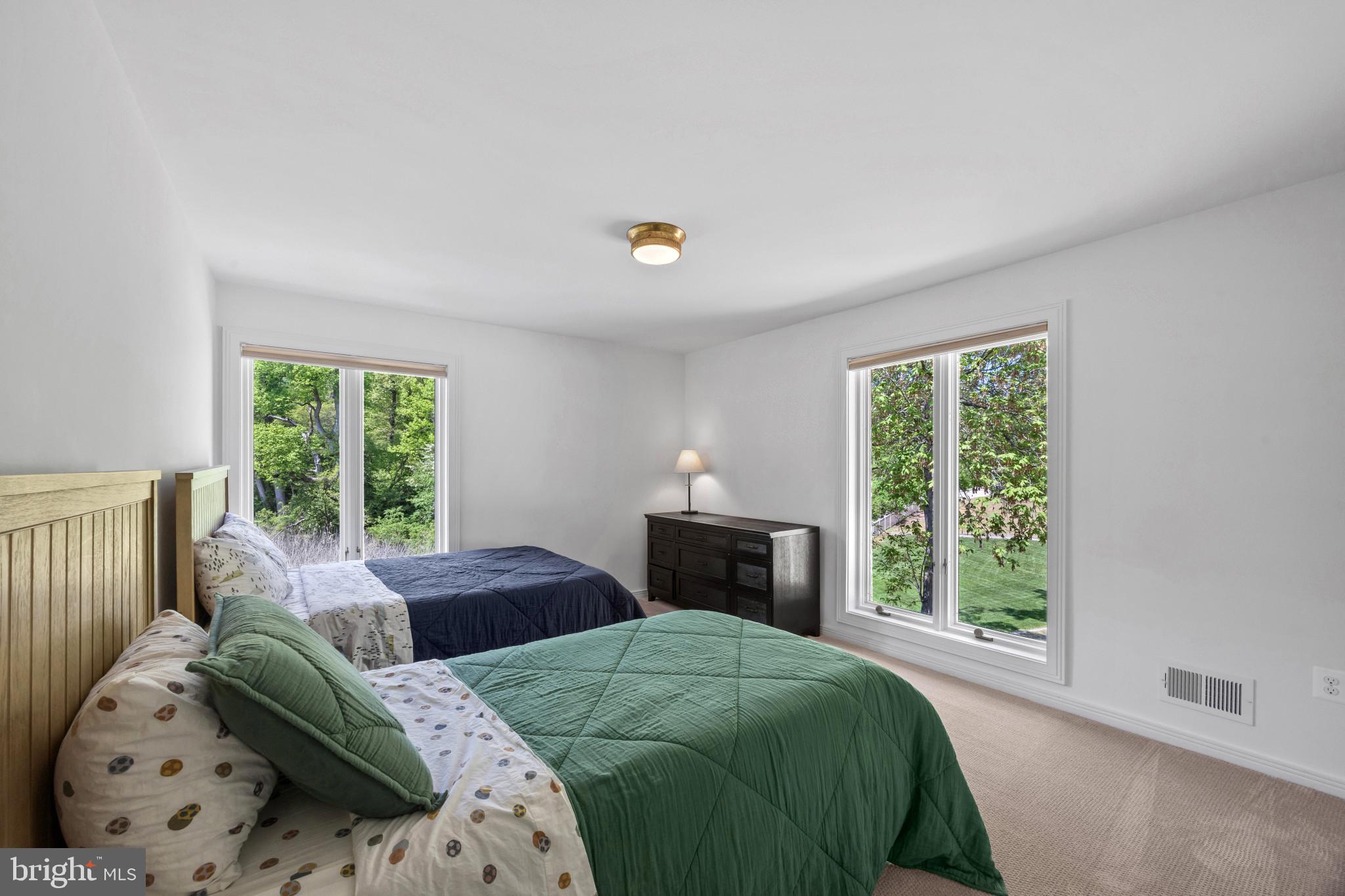 SHADOW POINT - Residential