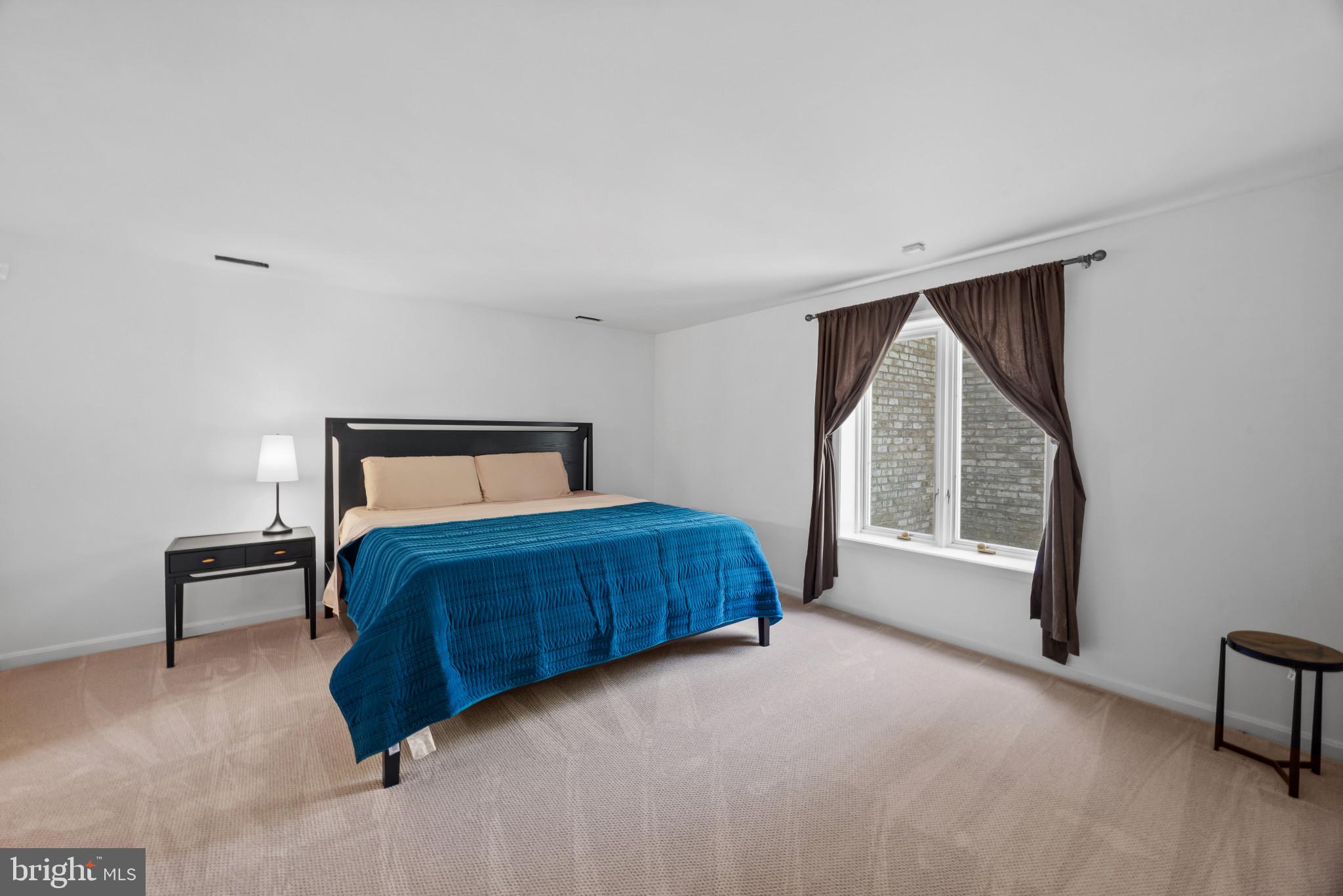 SHADOW POINT - Residential