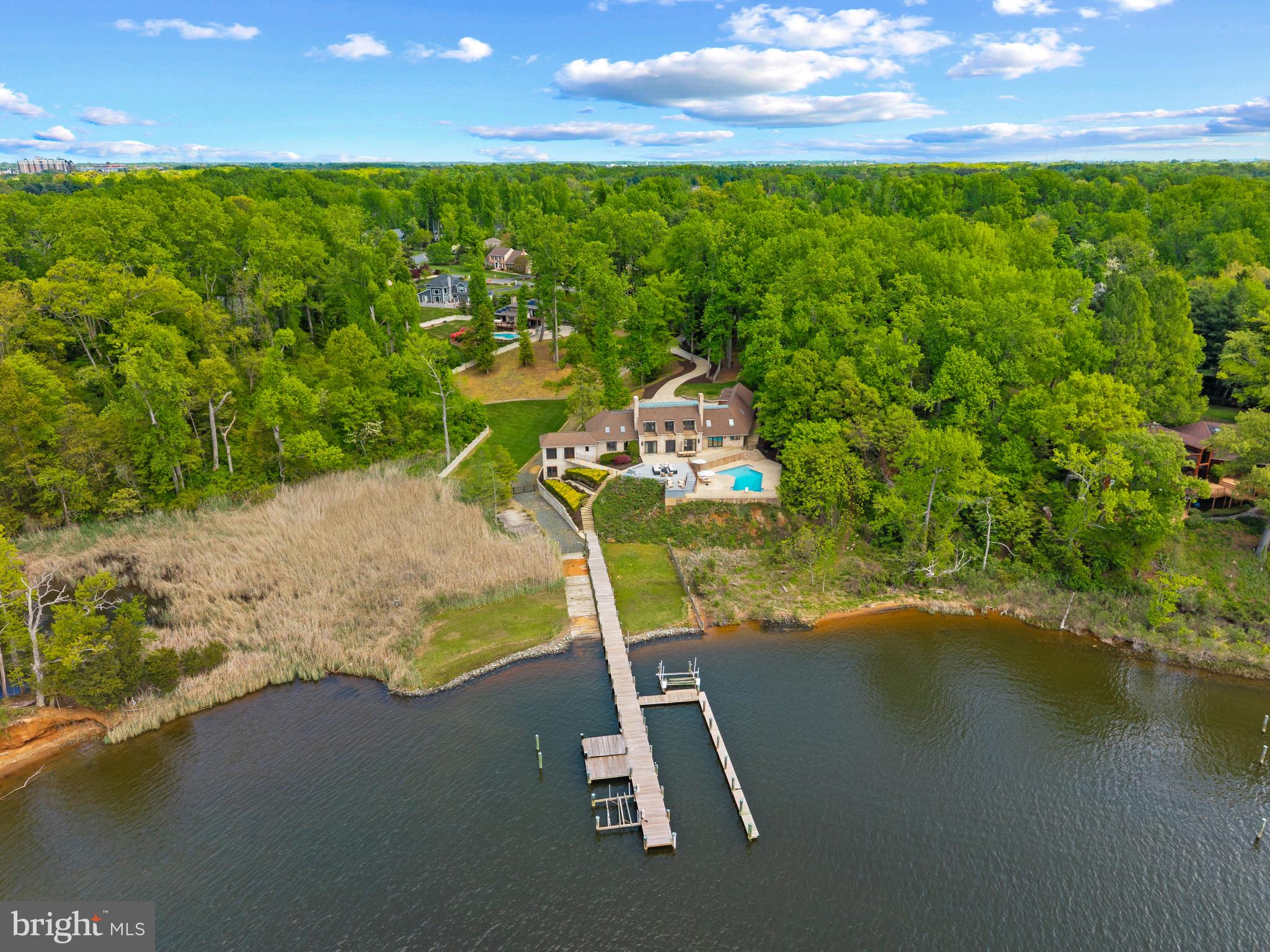 SHADOW POINT - Residential