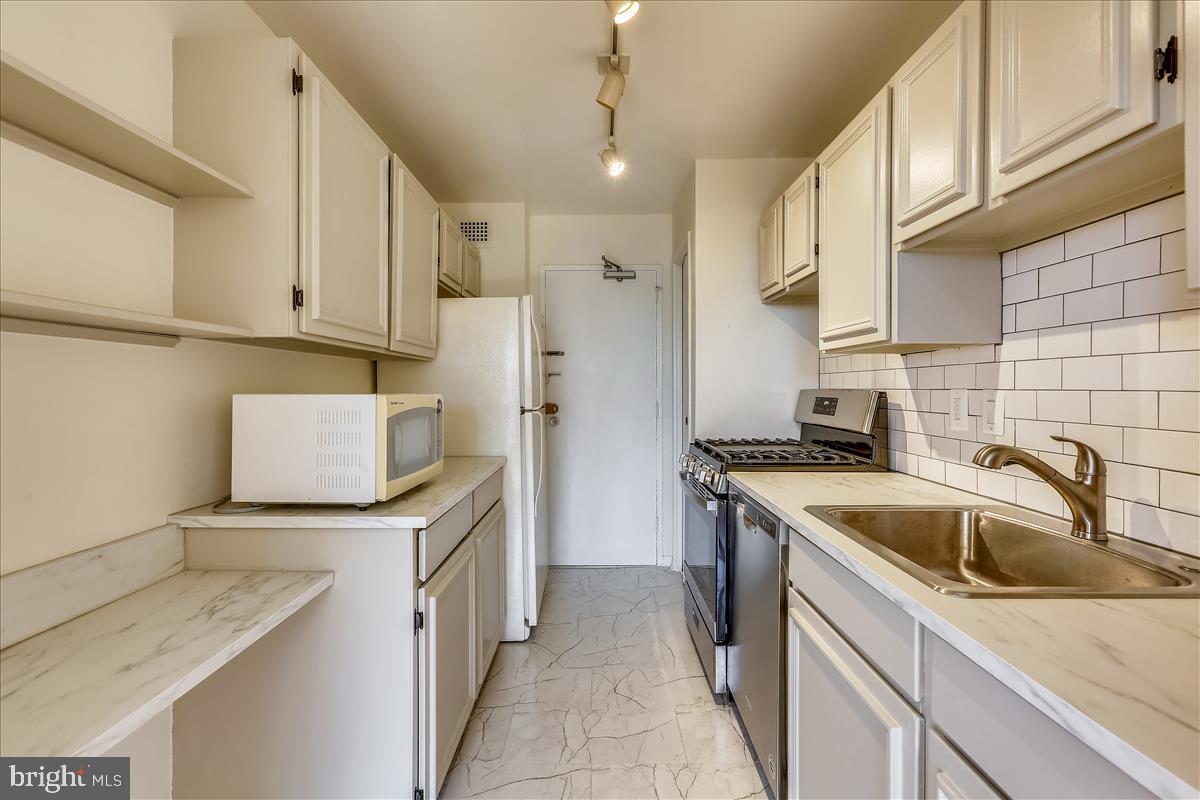 PARK SUTTON CODM - Residential Lease