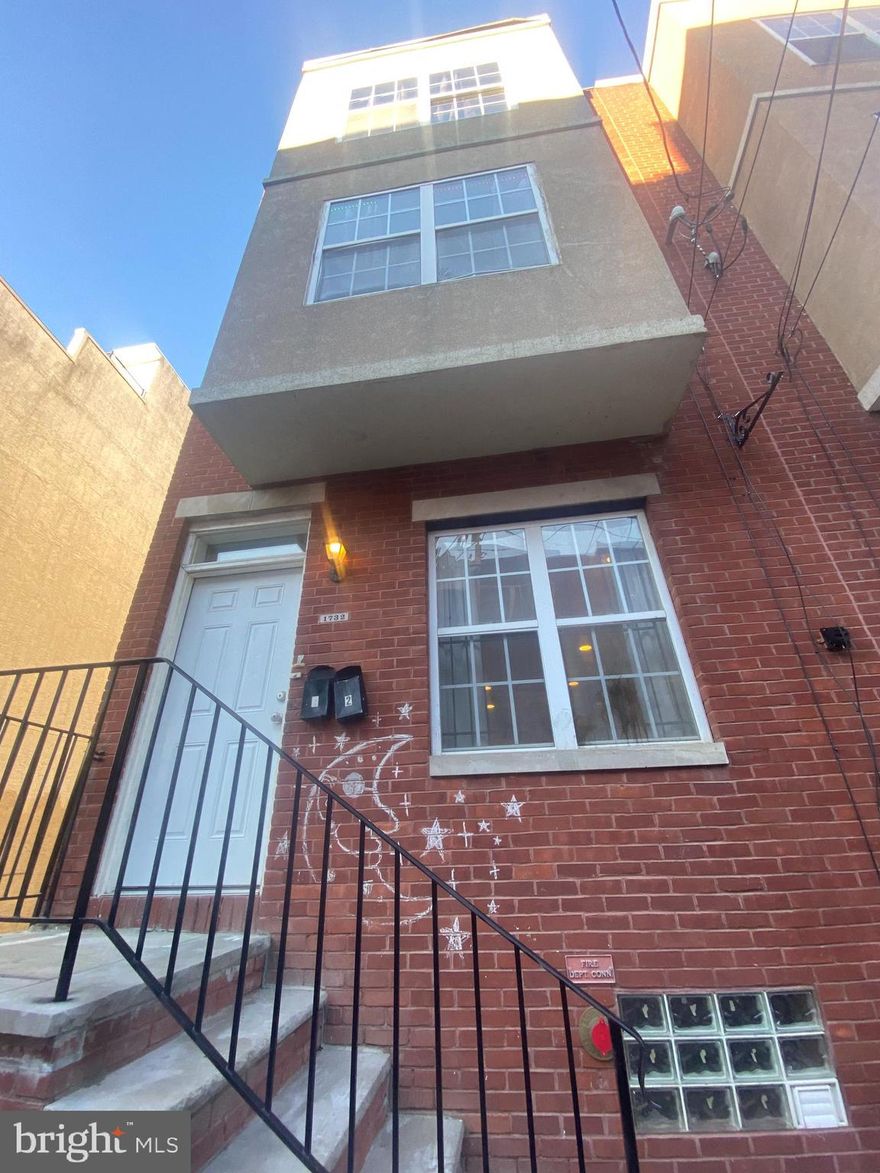 Temple University 4 bed/2 bath that you can rent as a 3 bed/2 bath for $450/room or with 4 roommates for $375/room!! Just renovated and has a great landlord.
This newly renovated apartment with brand-new floors and paint is ready for its next renters! Perfect for Temple University students who want the convenience close proximity to the university, bars, shops, and businesses on Cecil B Moore, and a decent price for all of that. The apartment features central AC & Heating, security, rooms that can fit a full-size bed, desk, dresser, and more, big closets, a big living room. The apartment has a cozy back patio. Washer and dryer in the unit, security systems like 24hr/day recording and lights. First, last, and a security deposit is required. A convenient tenant portal to pay rent & request repairs.