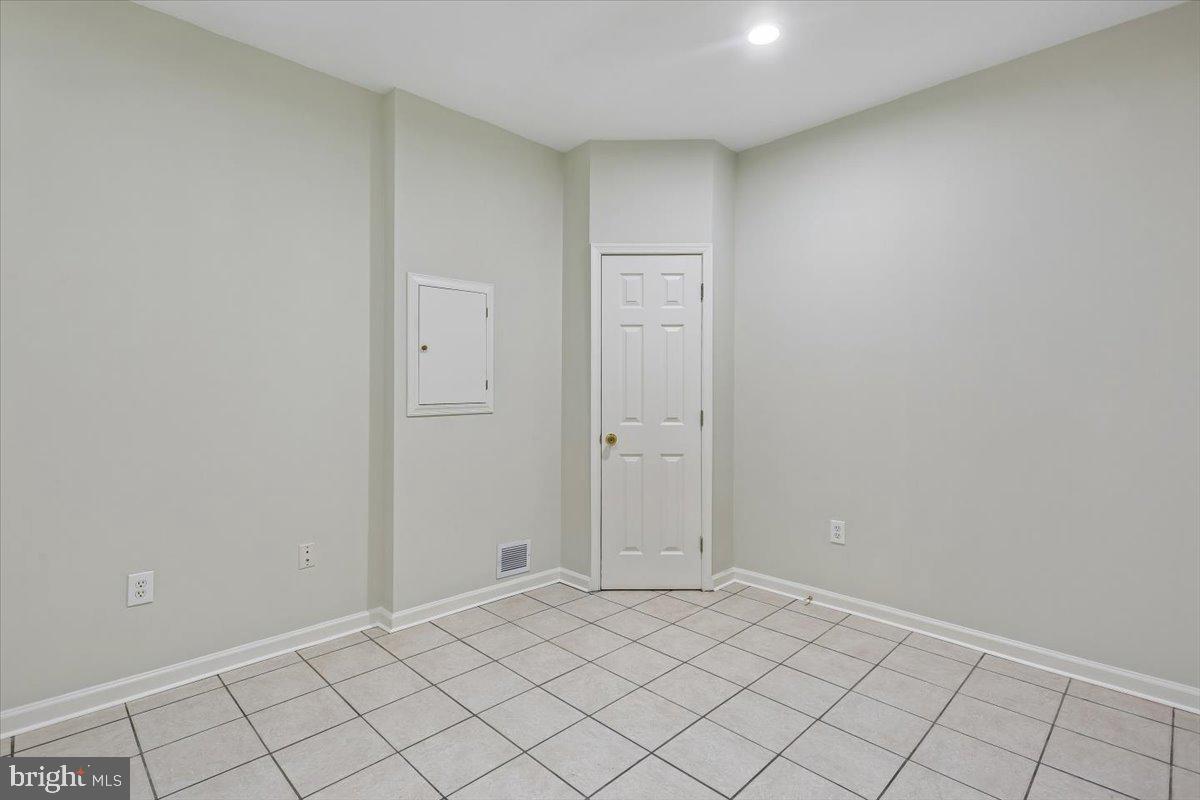WILLOWS OF POTOMAC - Residential